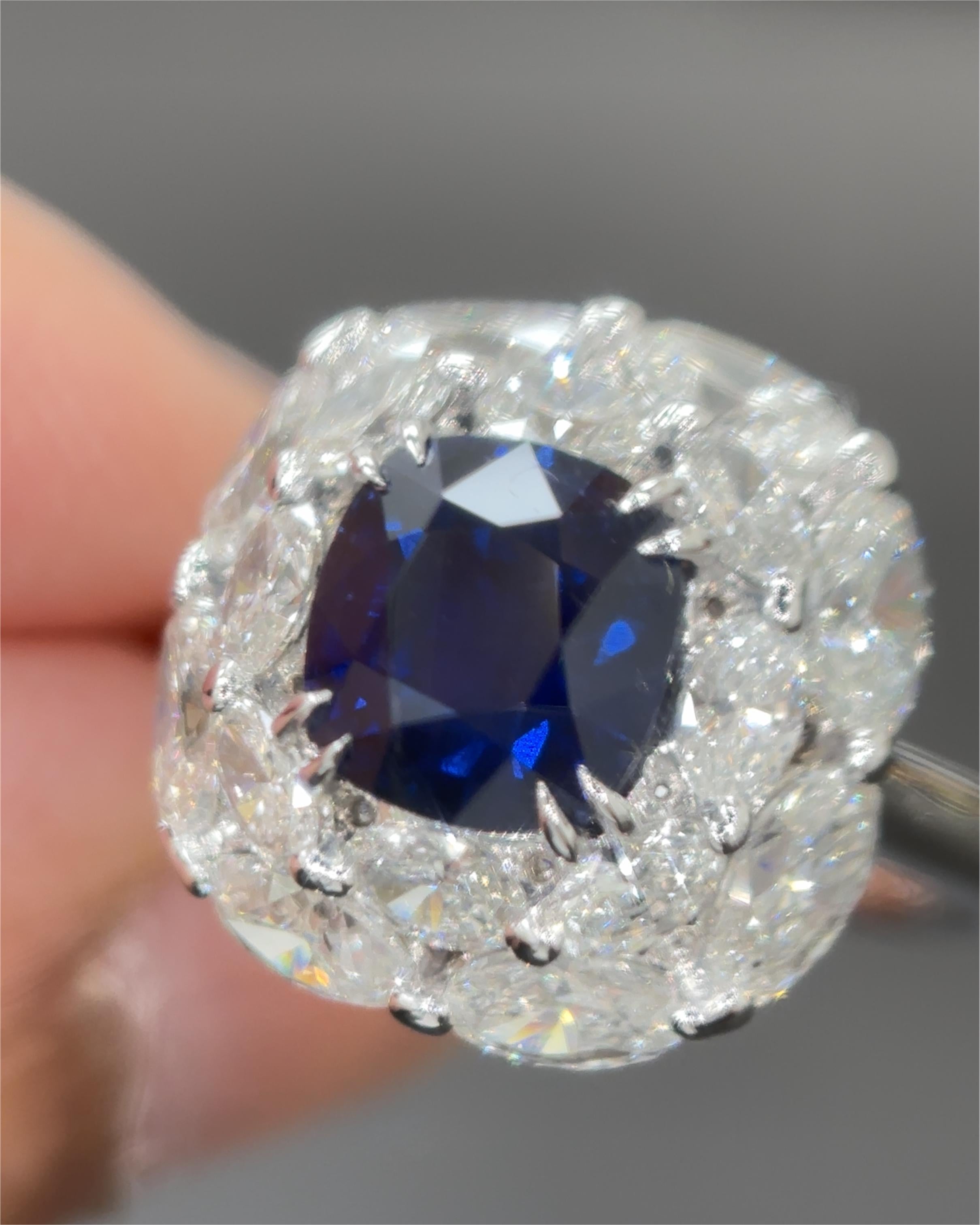 Gubelin GIA Certified 2.38 Carat Burma No Heat Sapphire Diamond Platinum Ring en vente 1