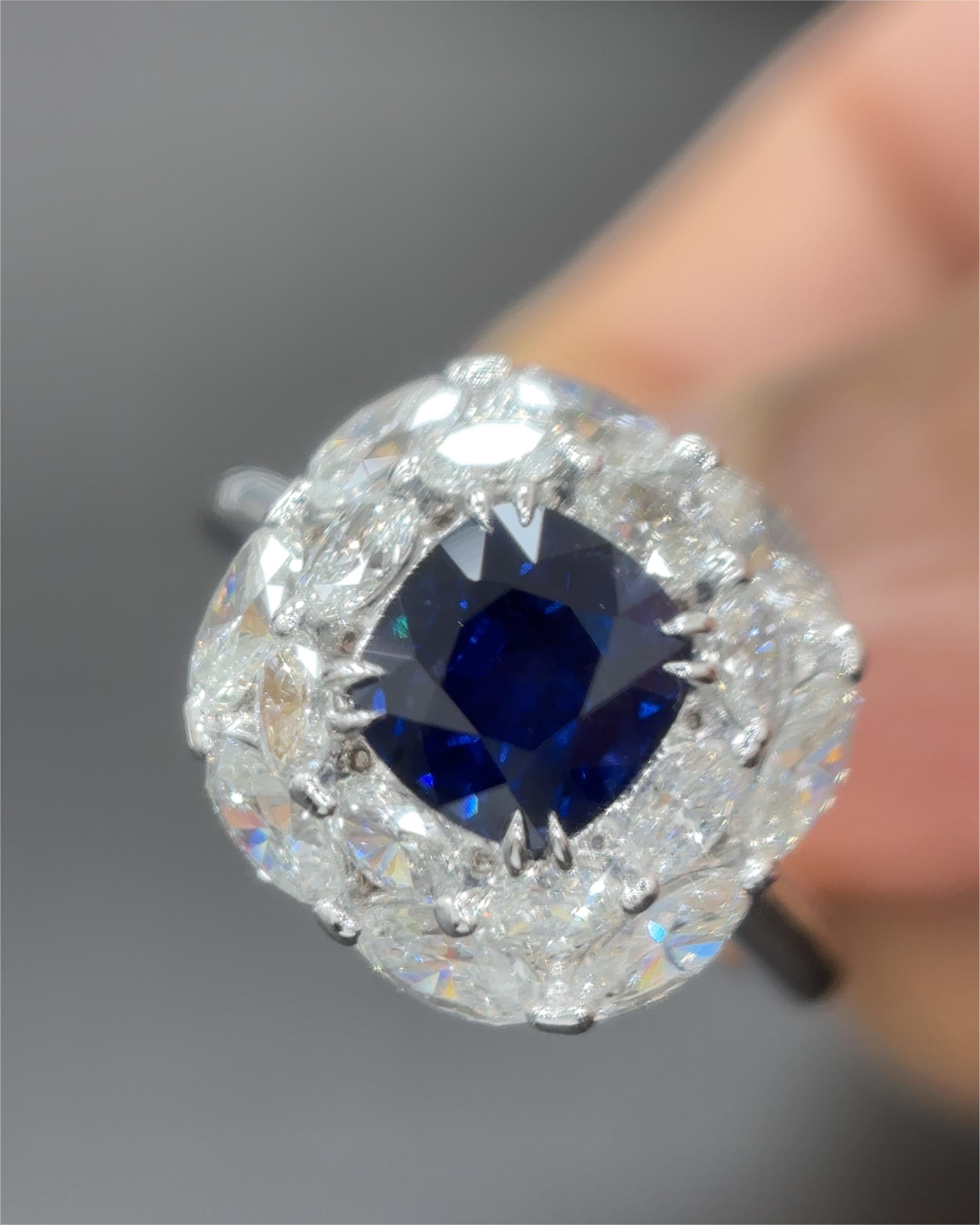 Gubelin GIA Certified 2.38 Carat Burma No Heat Sapphire Diamond Platinum Ring en vente 3