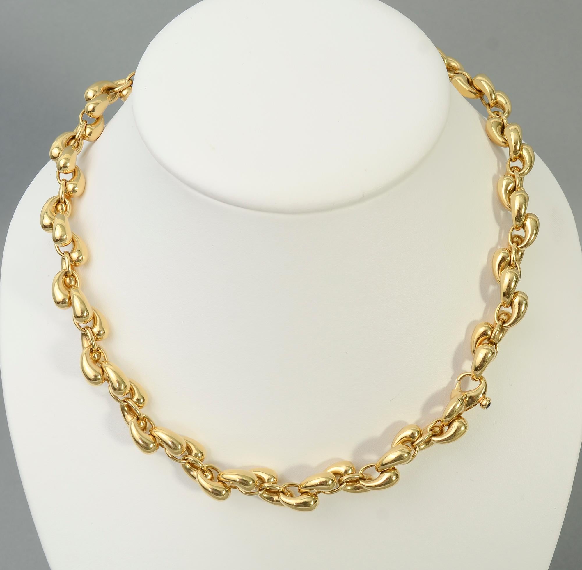 Moderne Gubelin - Collier de chaînes à maillons en or en vente