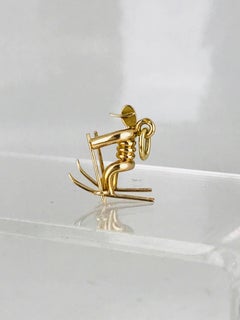 Gubelin Hallmark #189156 Ski Charm Pendant, 18 Karat Yellow Gold, circa 1950s