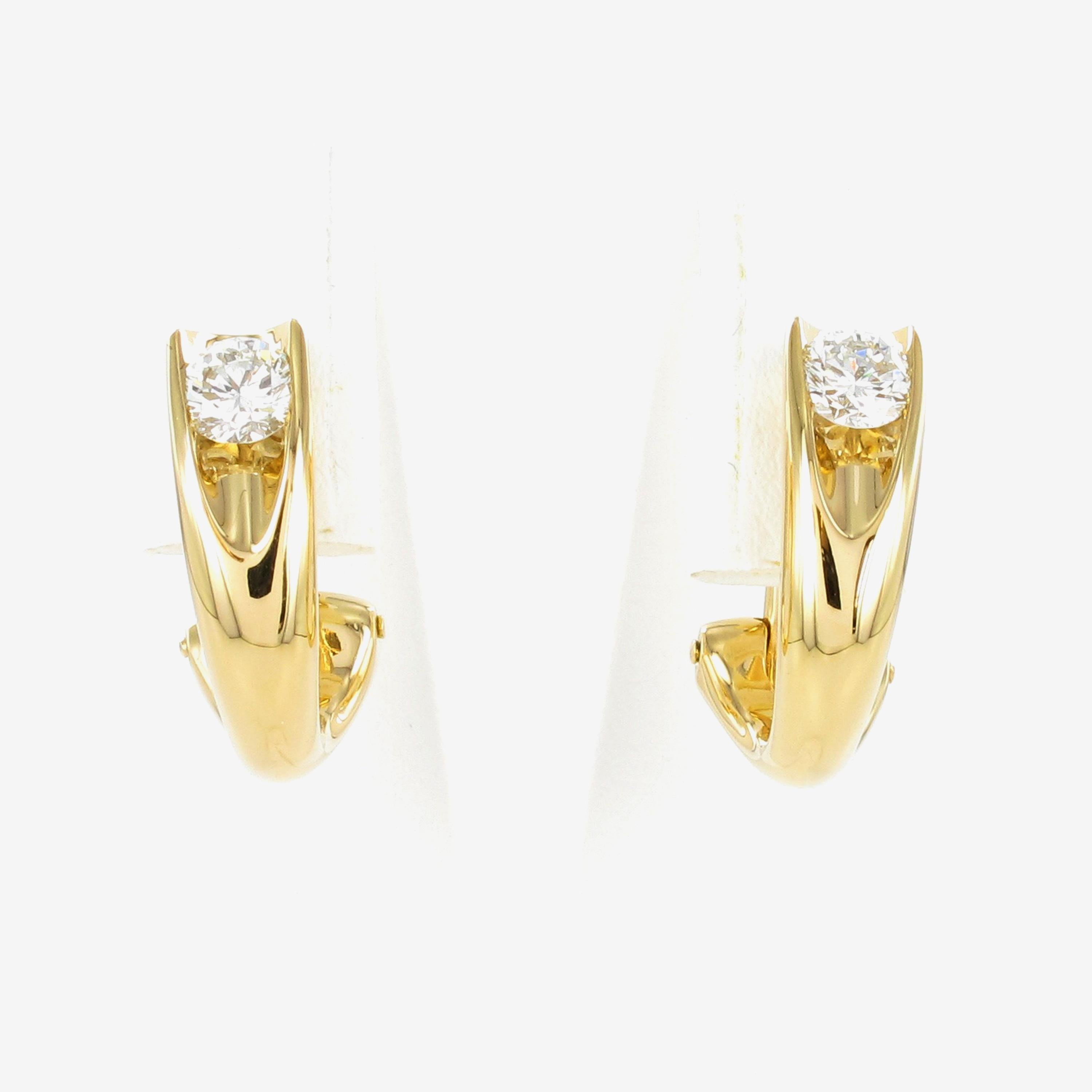 These modern designed and beautifully crafted earclips by Gübelin, Lucerne, are set with 2 brilliant-cut diamonds of G/H colour and vs clarity, totalling 0.68 carat.
Timeless and elegant in design, but with a special touch thanks to the playful