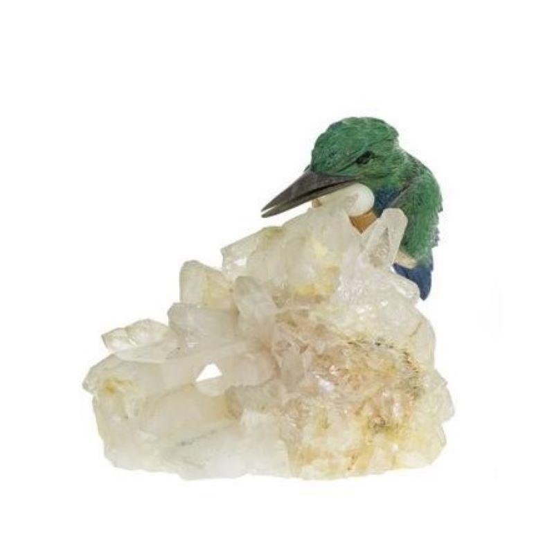  Sculpture of a kingfisher in azurmalachite and agate with eyes in onyx, base on rock crystal.

Dimensions : 9.5 x 14.5 x 8 cm (3,740 x 5,512 x 3,150 inches)

Weight: 619g

Swiss work, circa 1980

Perfect condition, no chip 

One of a kind