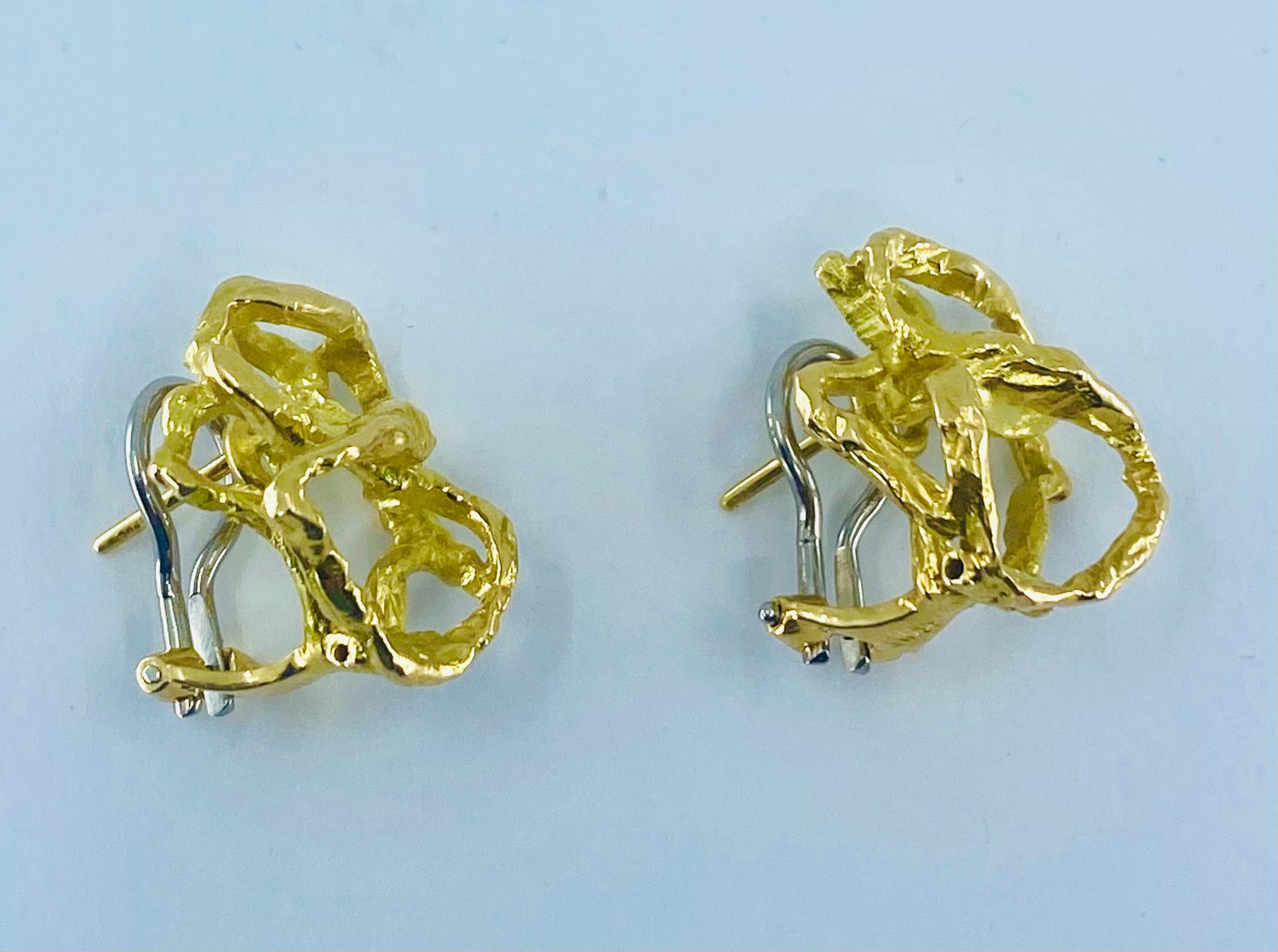 Gubelin Modernist Gold Earrings In Excellent Condition For Sale In Beverly Hills, CA