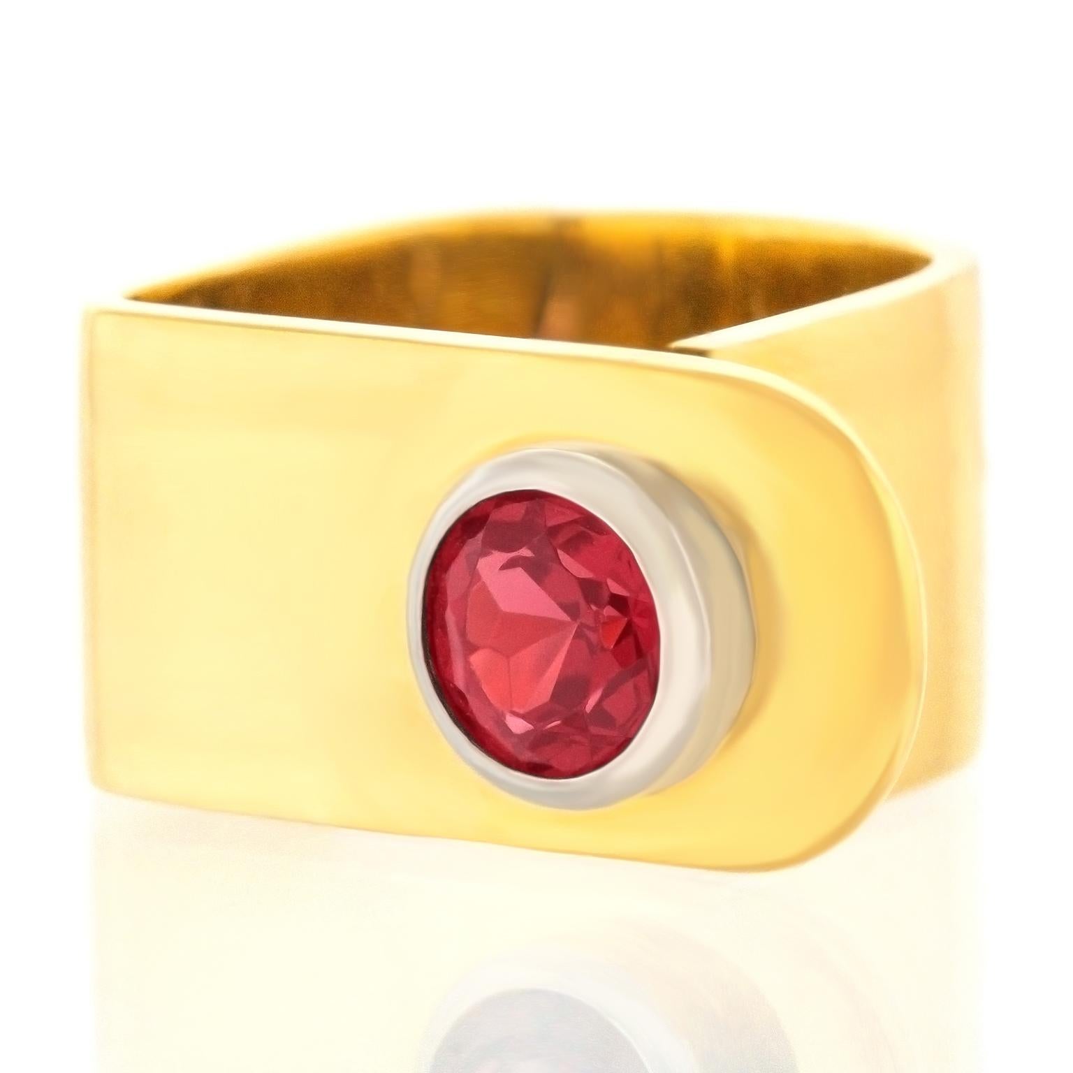 Gubelin Modernist Gold Ring In Excellent Condition In Litchfield, CT