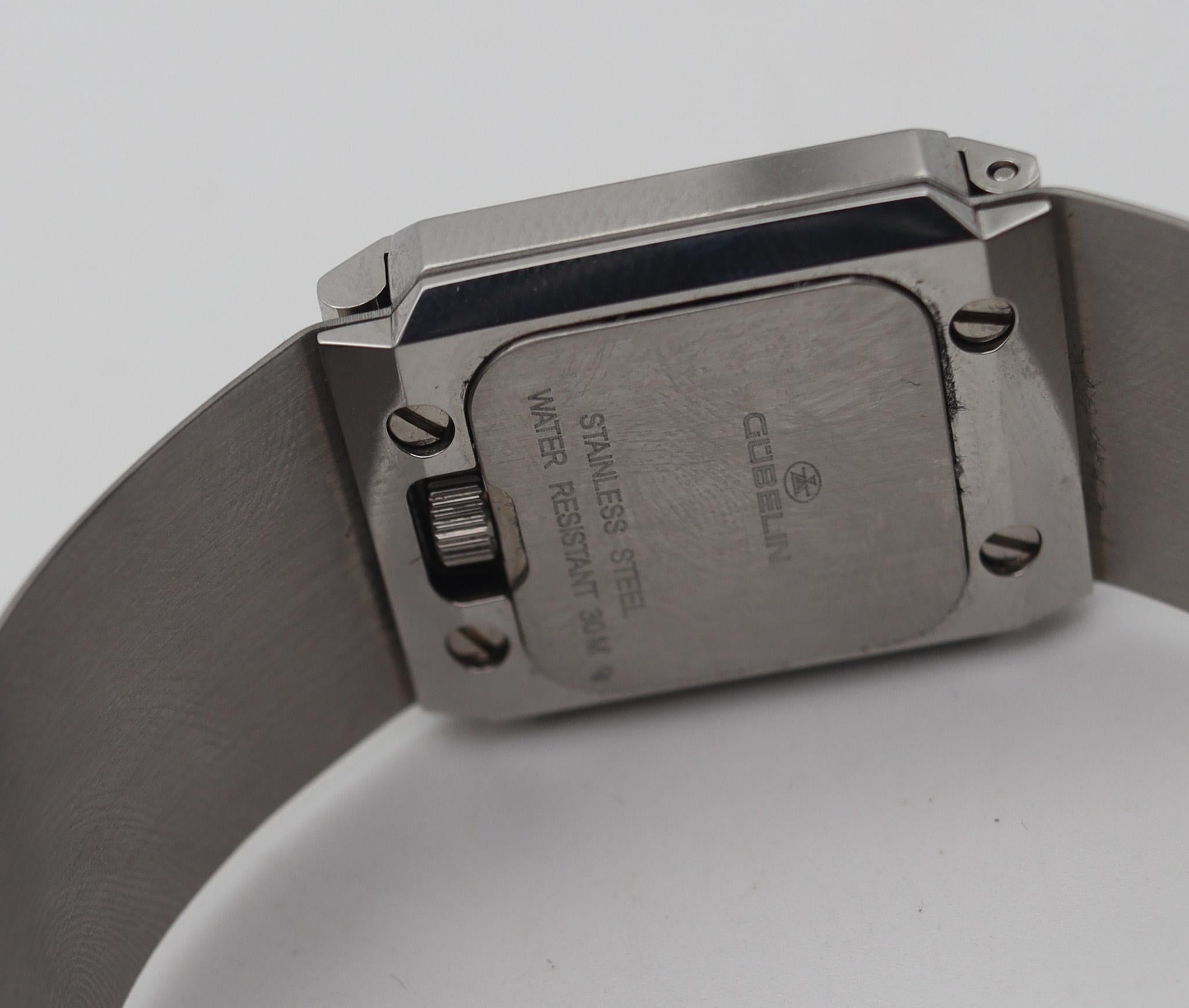 Gubelin Modernistische Techno Manschettenarmband-Armbanduhr aus Edelstahl in Edelstahl im Angebot 1