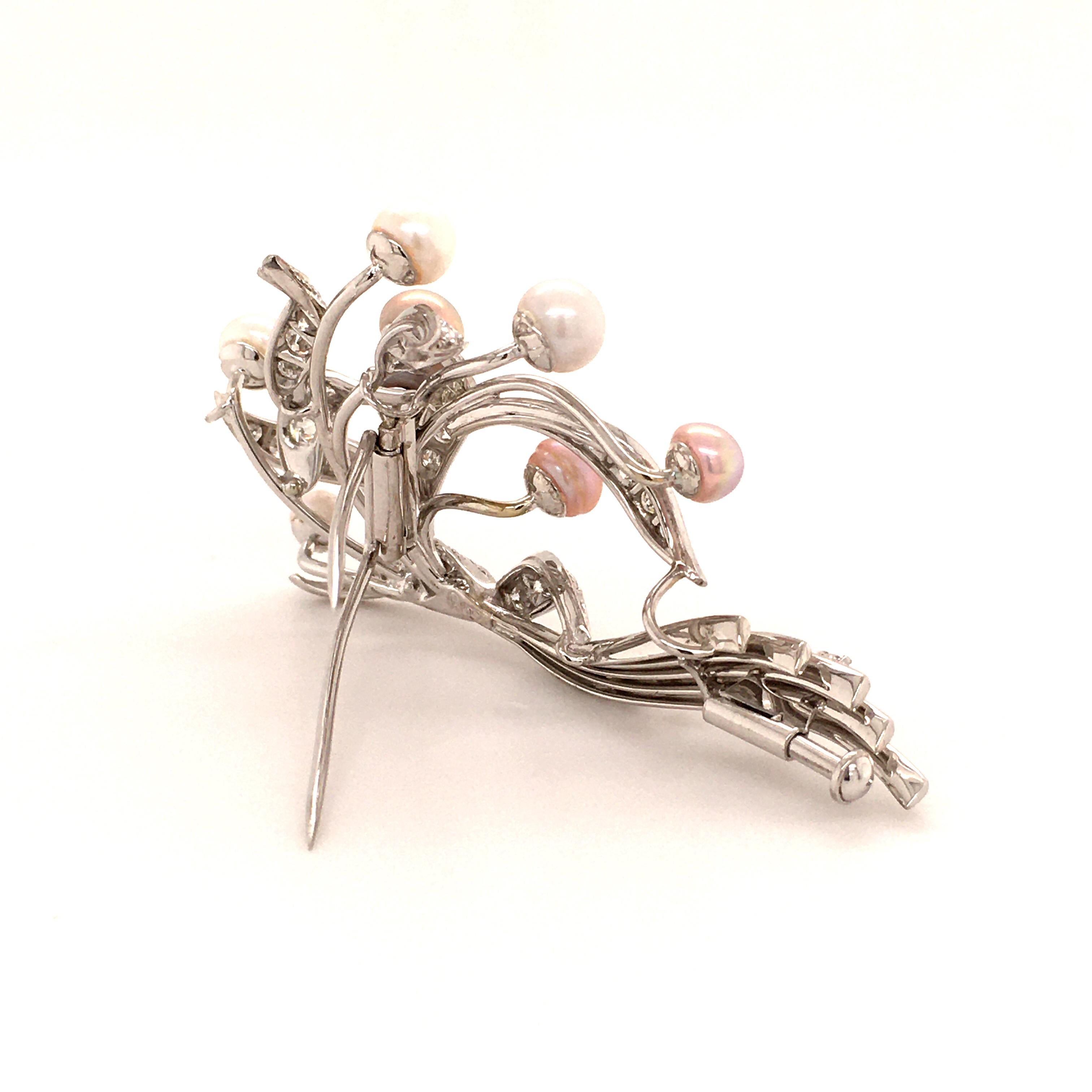 Gubelin Natural Pearls and Diamonds Brooch in 18 Karat White Gold In Excellent Condition In Lucerne, CH