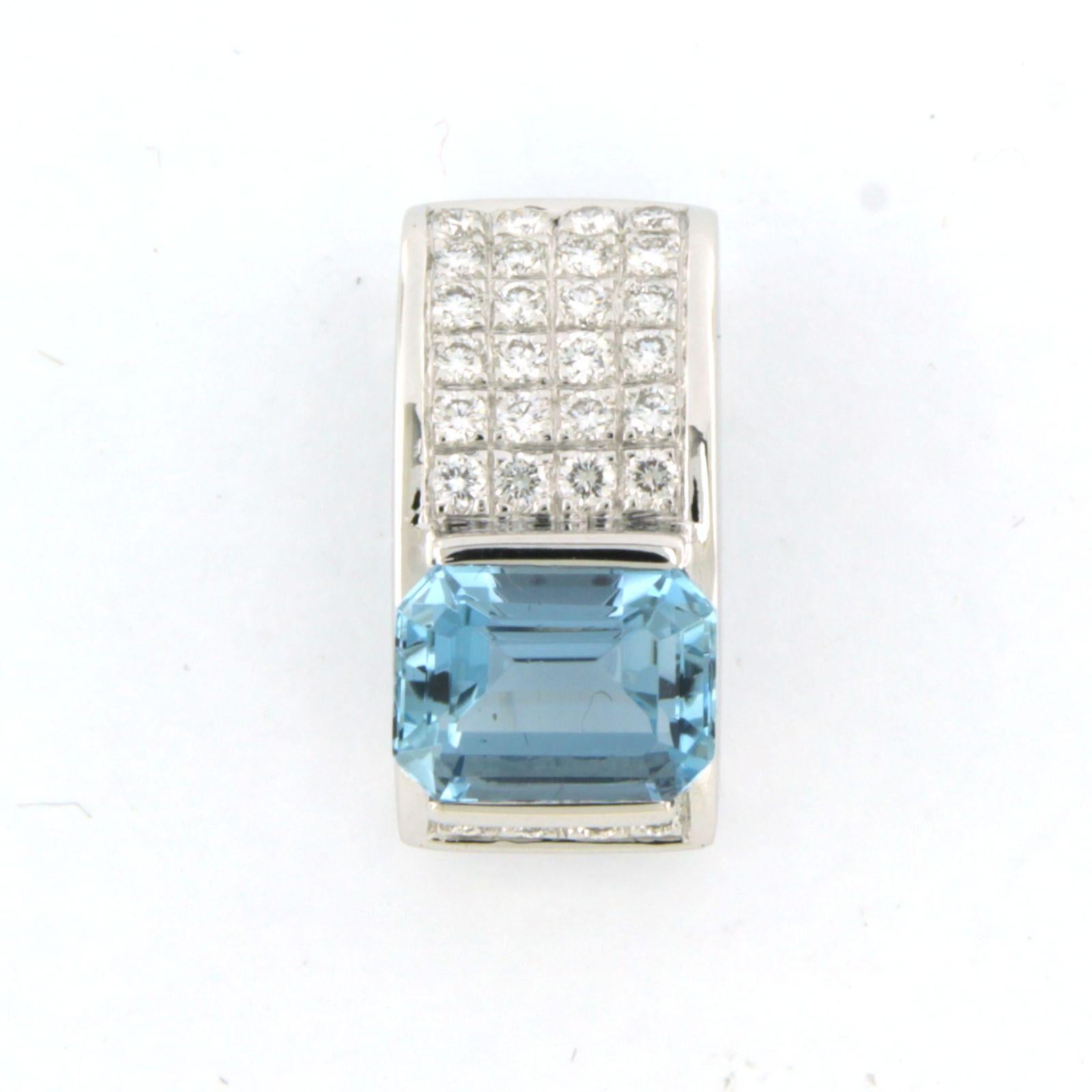 Gübelin - 18k white gold pendant set with blue topaz and brilliant cut diamond. 0.36ct – F/G – VS/SI

Detailed description

the size of the pendant is 1.9 cm long by 9.4 mm wide

weight 5.6 grams

set with

- 1 x 9.0 mm x 6.8 mm emerald shape cut