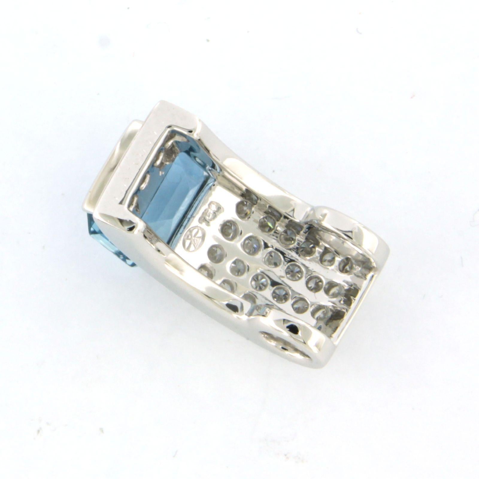 GUBELIN - Pendant set with blue topaz and diamonds 18k white gold In Good Condition For Sale In The Hague, ZH