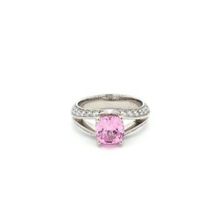 Gübelin-Ring mit rosa Saphir und Diamanten aus 18-karätigem Weißgold.