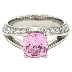 Gübelin-Ring mit rosa Saphir und Diamanten aus 18-karätigem Weißgold.