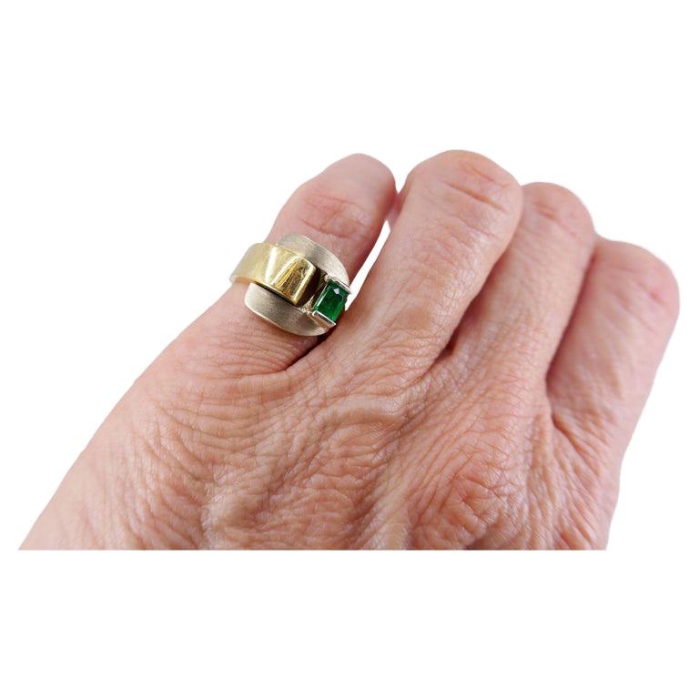 Gubelin Retro Gold Ring Buckle Design 18k Emerald Estate Jewelry For Sale 8