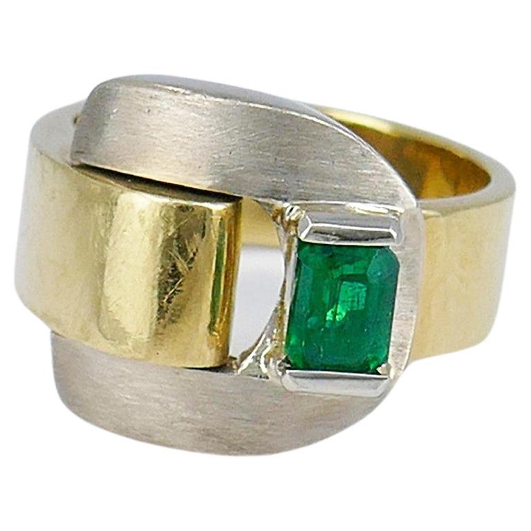Gubelin Retro Gold Ring Buckle Design 18k Emerald Estate Jewelry In Good Condition For Sale In Beverly Hills, CA
