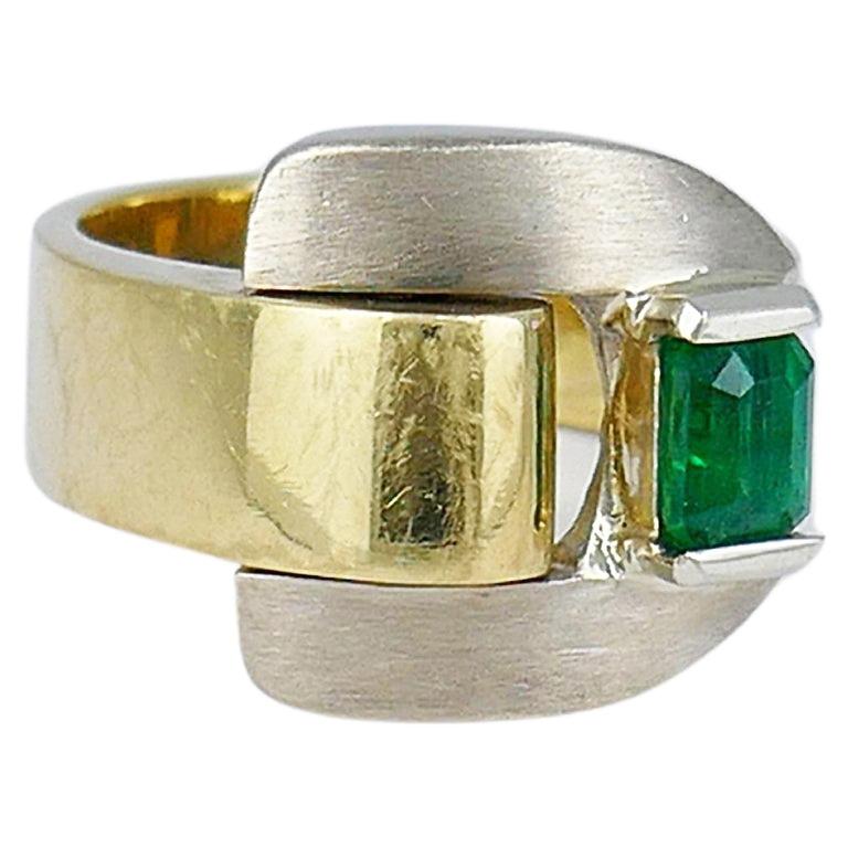 Women's or Men's Gubelin Retro Gold Ring Buckle Design 18k Emerald Estate Jewelry For Sale