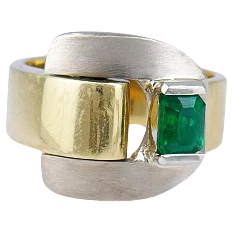 Gubelin Retro Gold Ring Buckle Design 18k Emerald Estate Jewelry For Sale