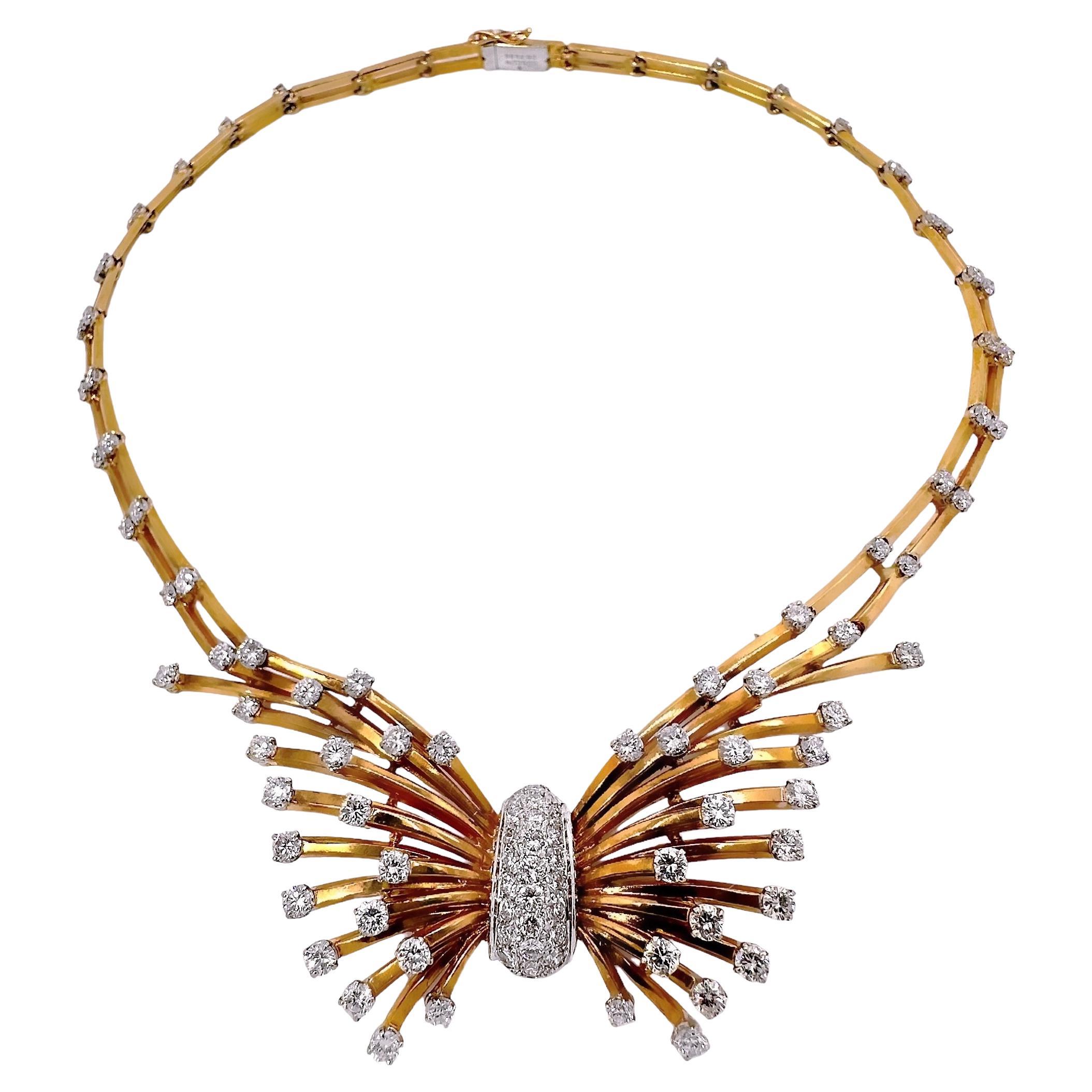 Diese unglaubliche Halskette, die in den 1940er Jahren von Gubelin in der Schweiz kreiert wurde, zeugt von Eleganz und stiller Opulenz. Es ist ein Schmuckstück, das man unbedingt in der Hand halten muss, um zu verstehen, mit welch unglaublicher