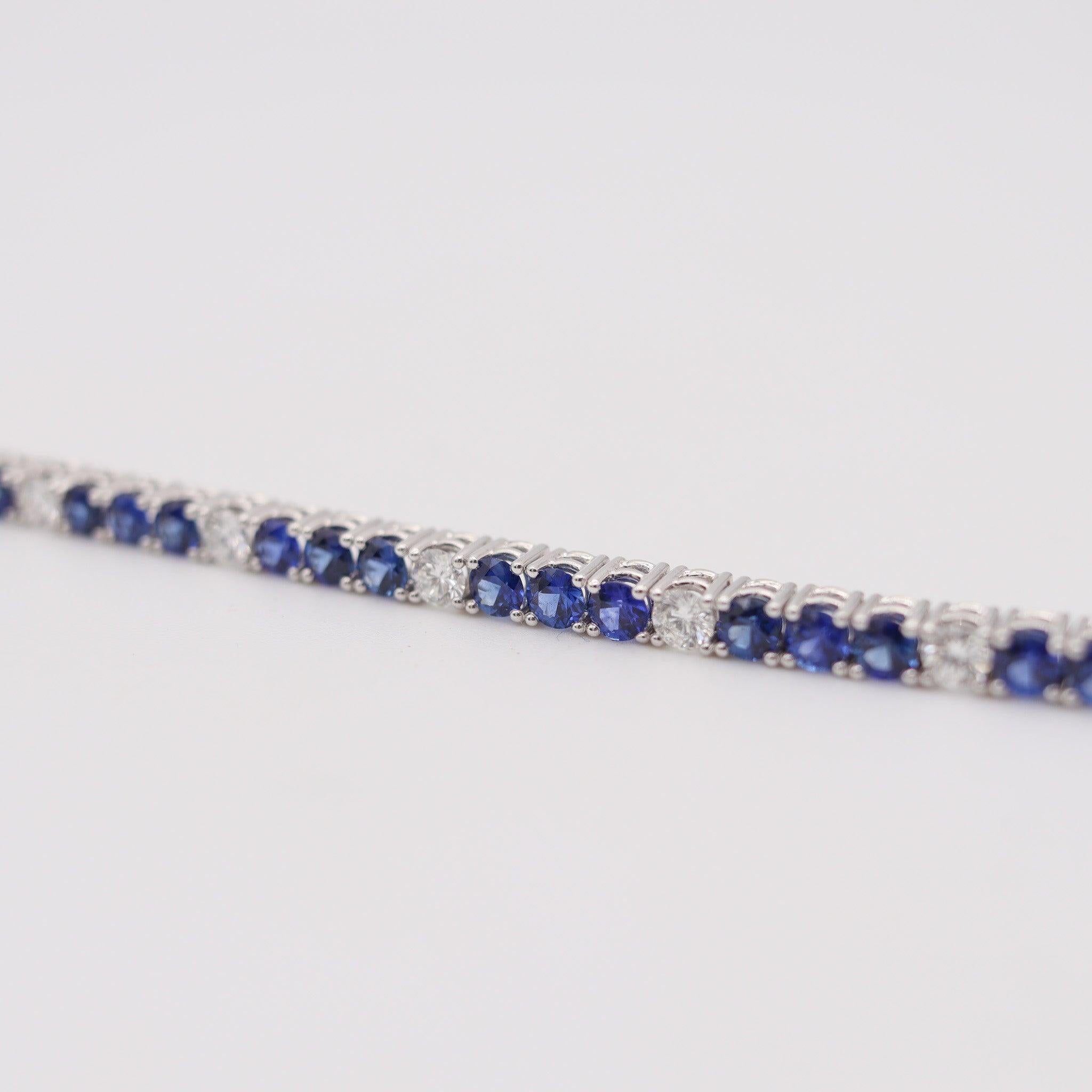 GÜBELIN Riviera Bracelet In 18Kt White Gold With 7.35 Ctw Diamonds & Sapphires im Zustand „Hervorragend“ im Angebot in Miami, FL