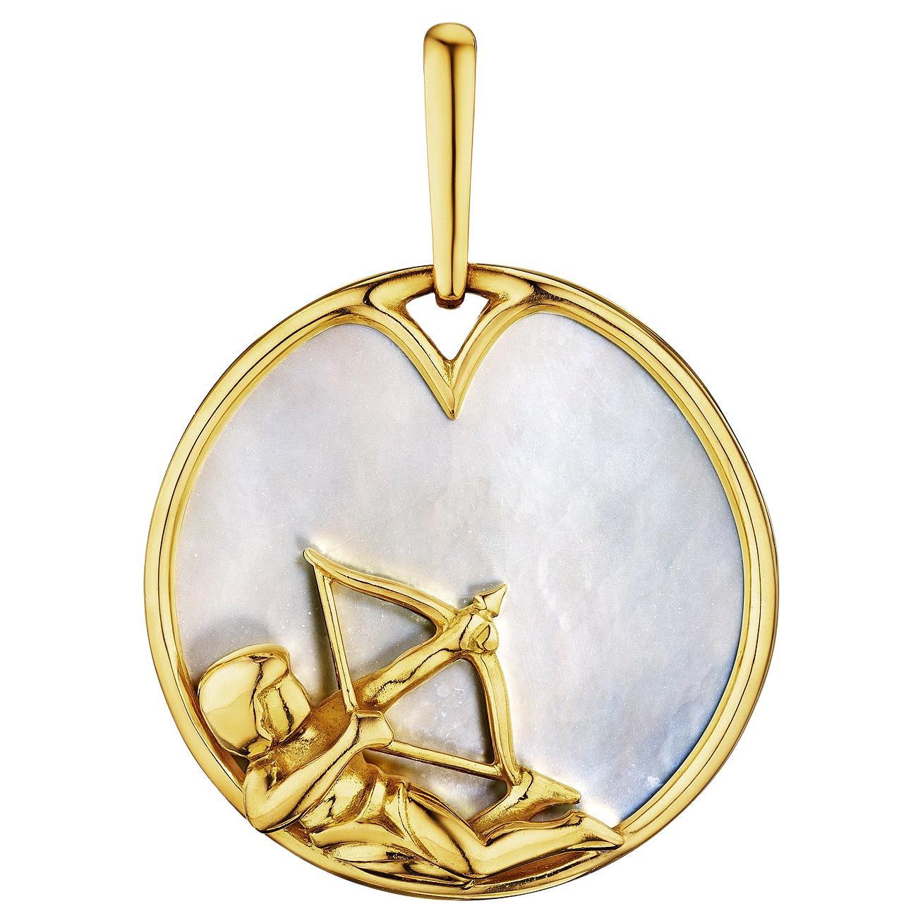 Gubelin Sagitarius Zodiac Gold Mother-of-Pearl Pendant Necklace in vendita