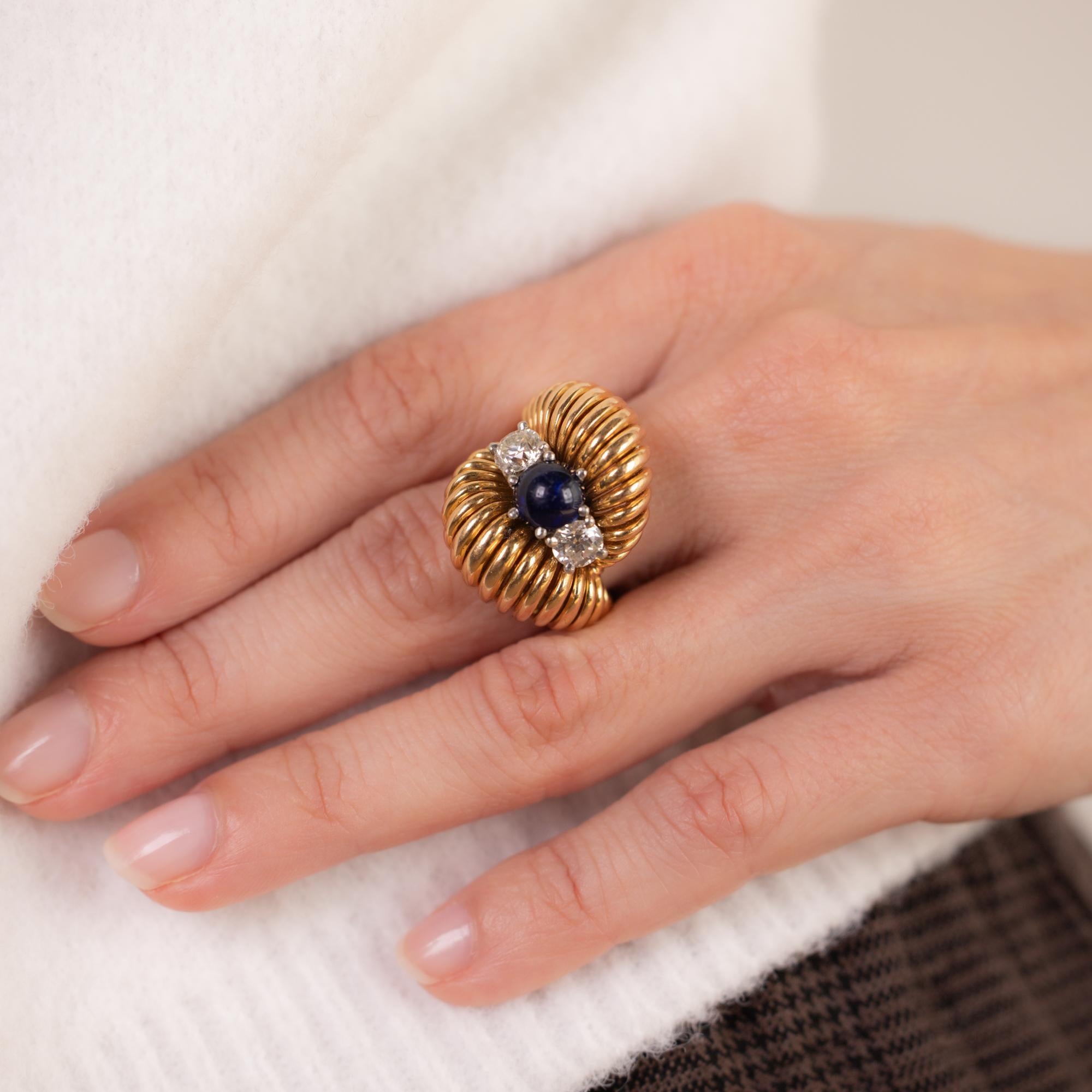 Cabochon Gubelin sapphire diamond 18k yellow gold cocktail ring For Sale