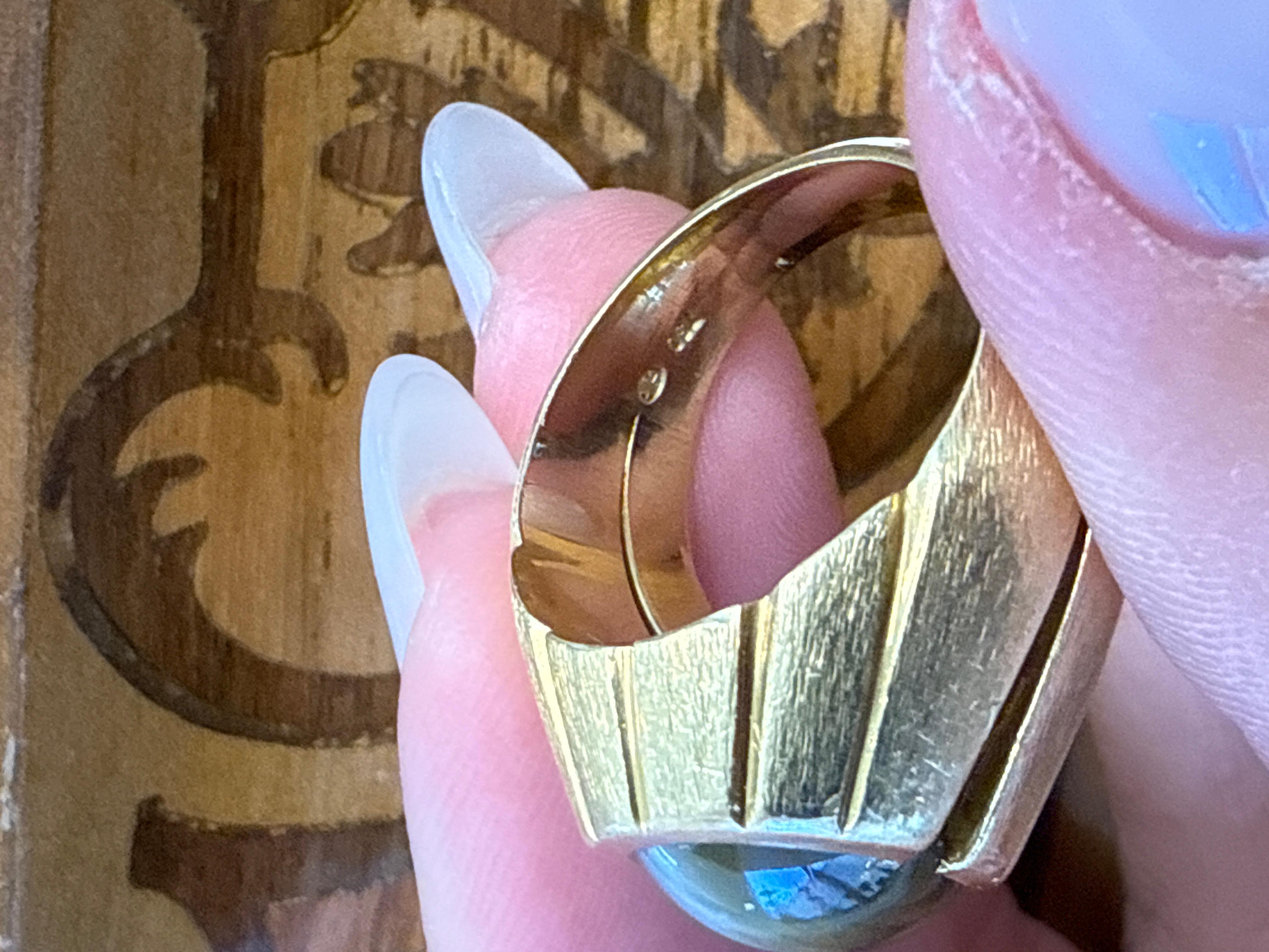 Gubelin Anello da cocktail in oro giallo 18k e crisoberillo a occhio di gatto 1970s in vendita 1