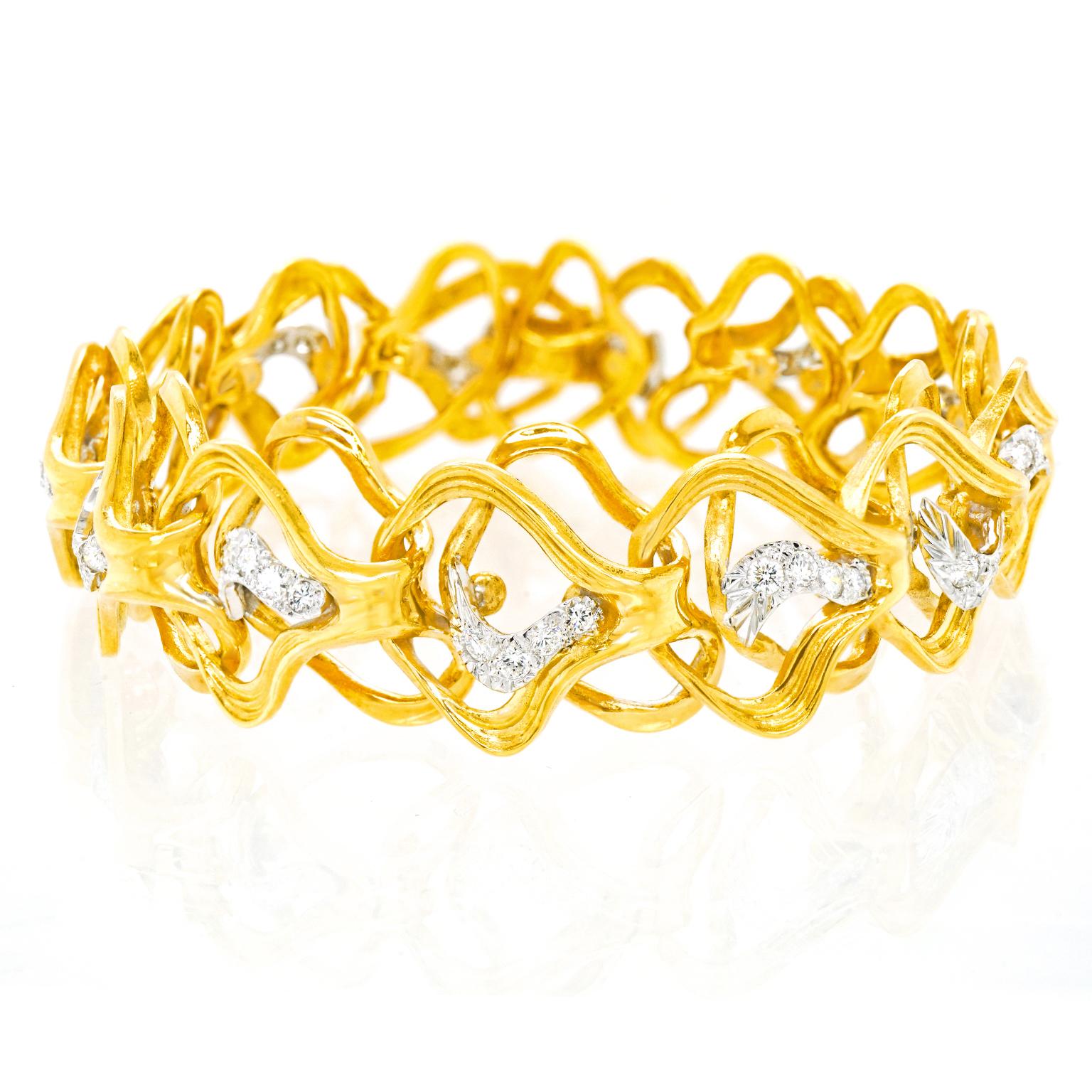 Moderniste Gubelin Bracelet moderne suisse en or serti de diamants en vente