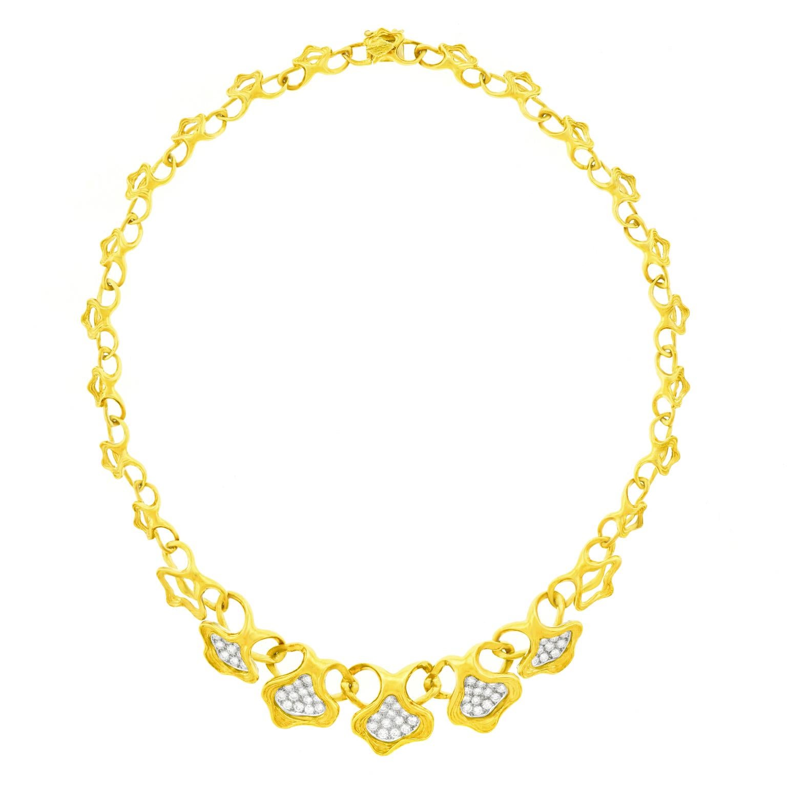 Moderniste Gubelin, collier moderne suisse en or serti de diamants en vente
