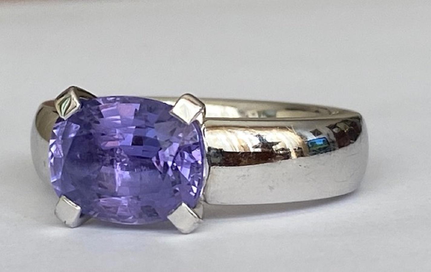 Gubelin White Gold Ring with 4.60 Carat Sapphire For Sale 2