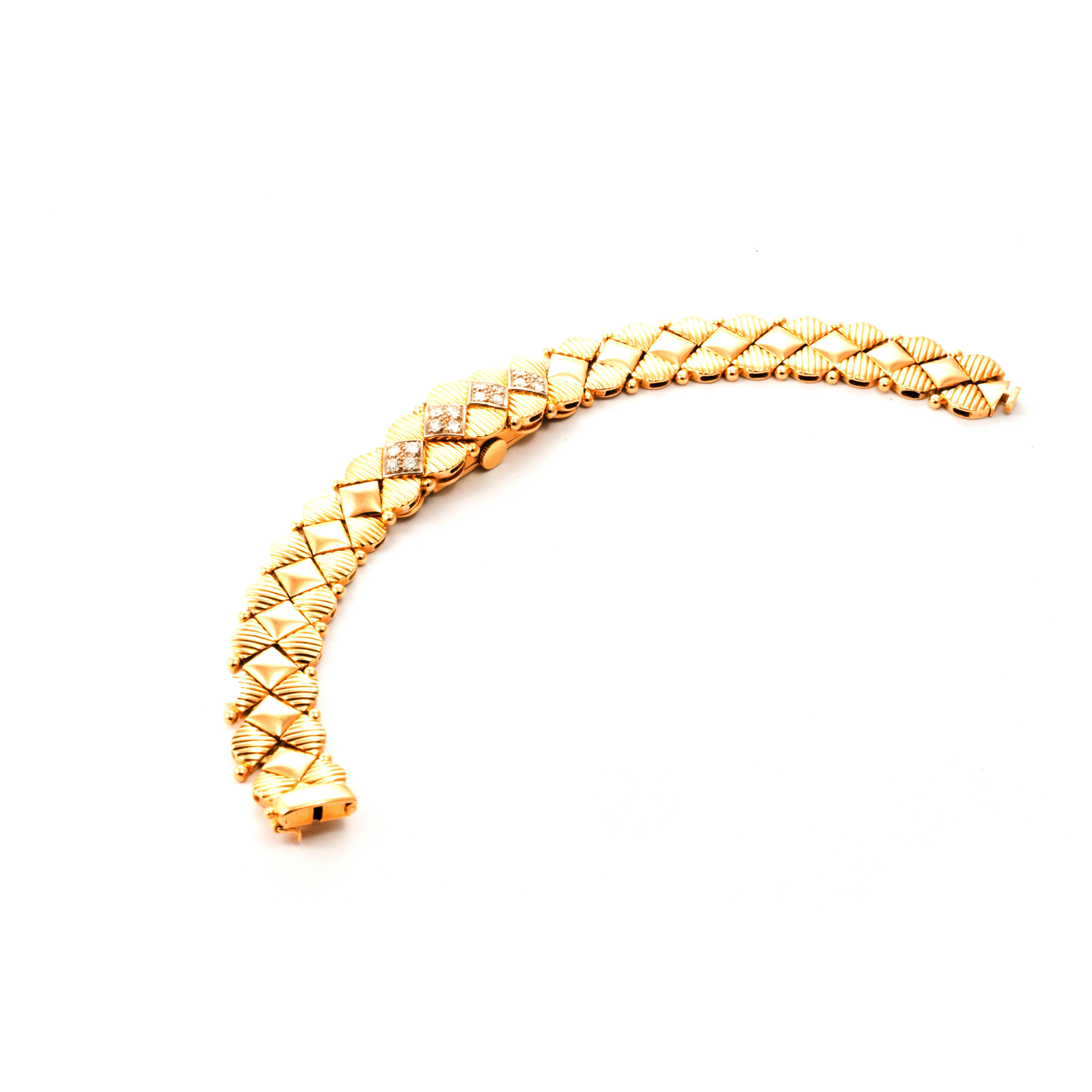 Gubelin diamond and yellow gold 18 Karats concealed watch bracelet with 16 diamonds carats 0.75 approximately.
The bracelet is composed of numerous rhombuses gold links, forming an intriguing pattern. The centre section opens to reveal a hidden