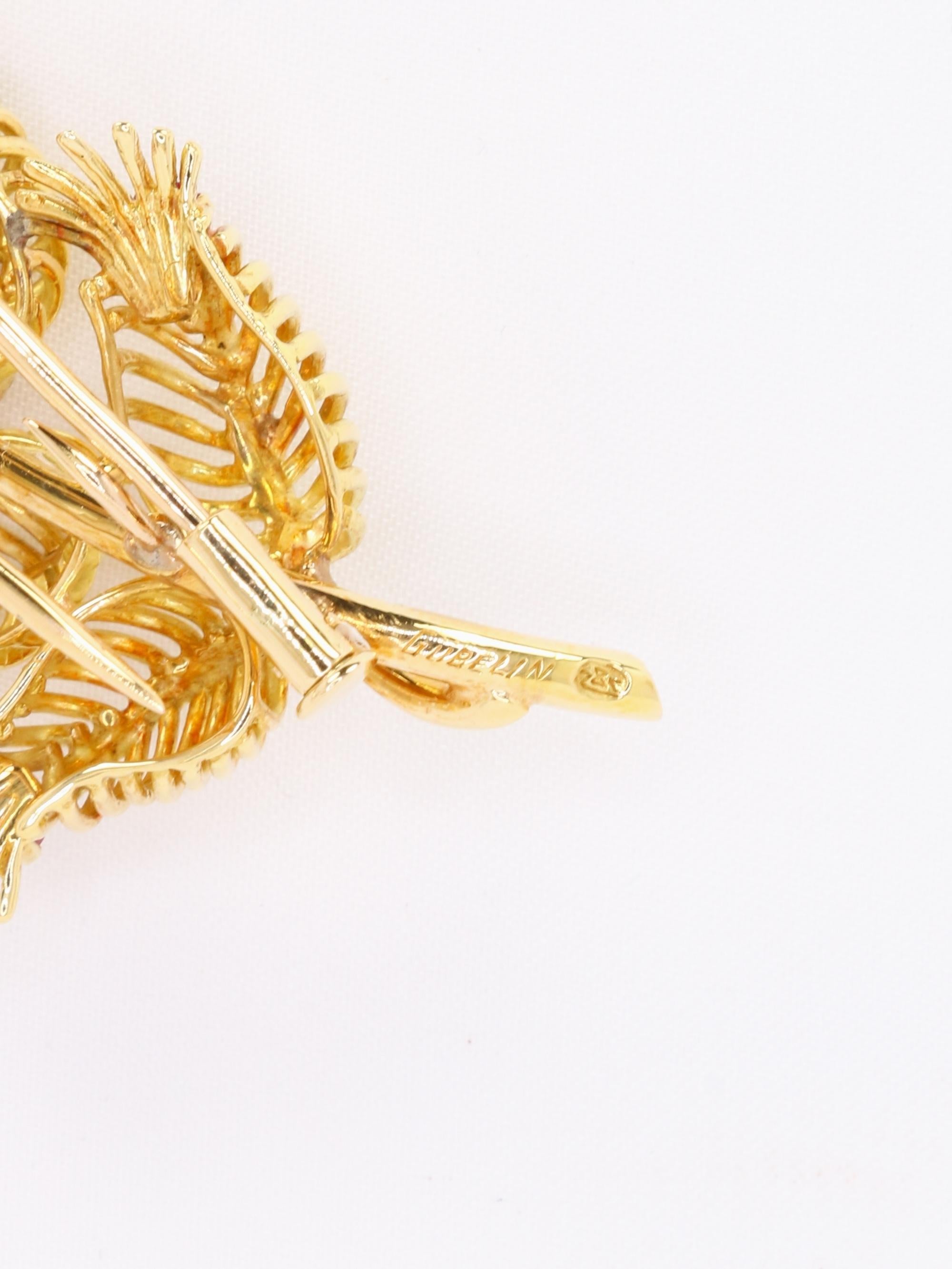 GUBELIN - Broche feuille en or jaune, rubis et émeraudes en vente 2