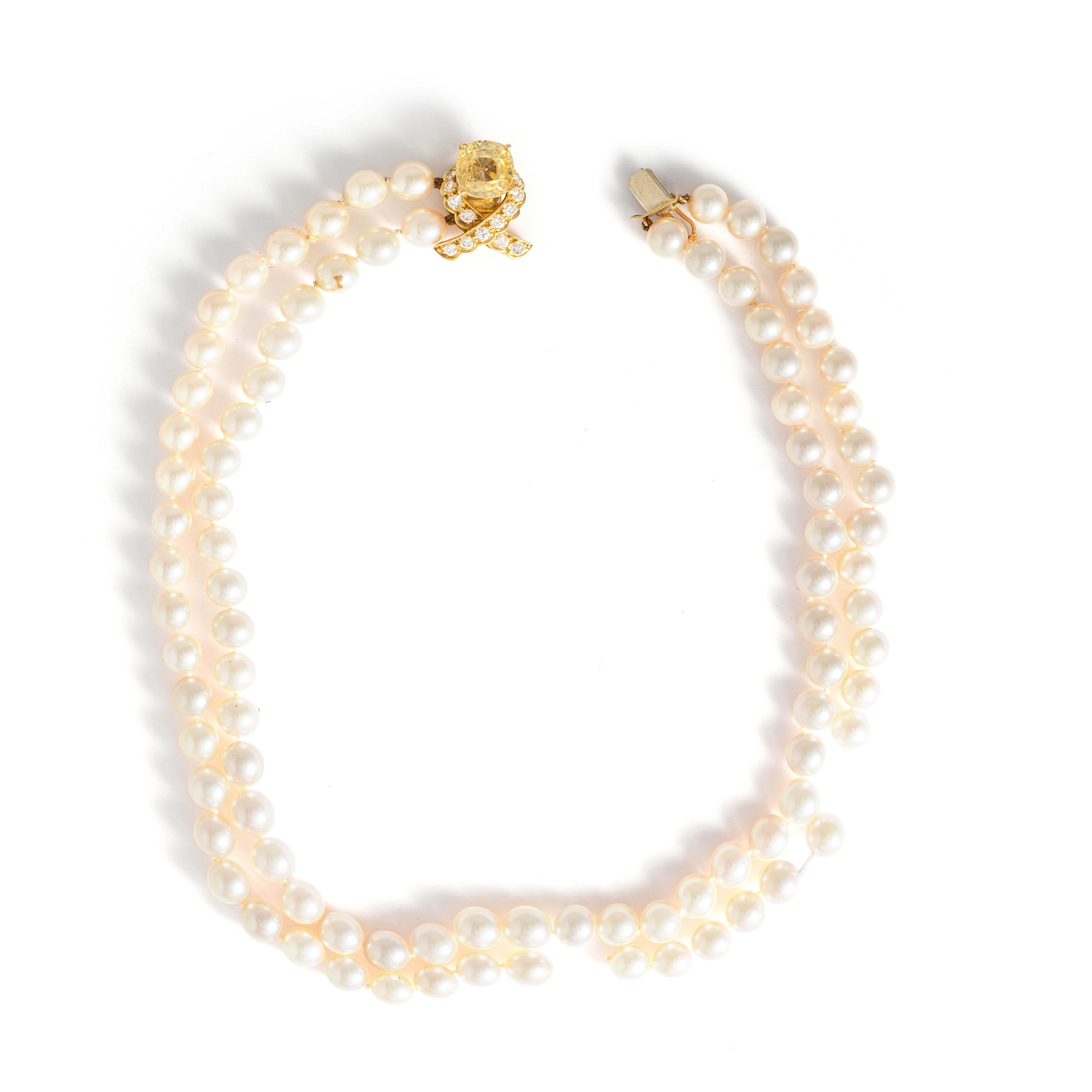 Gubelin Yellow Sapphire Diamond Yellow Gold 18K Clasp Pearl Necklace 1980S In Fair Condition For Sale In Geneva, CH