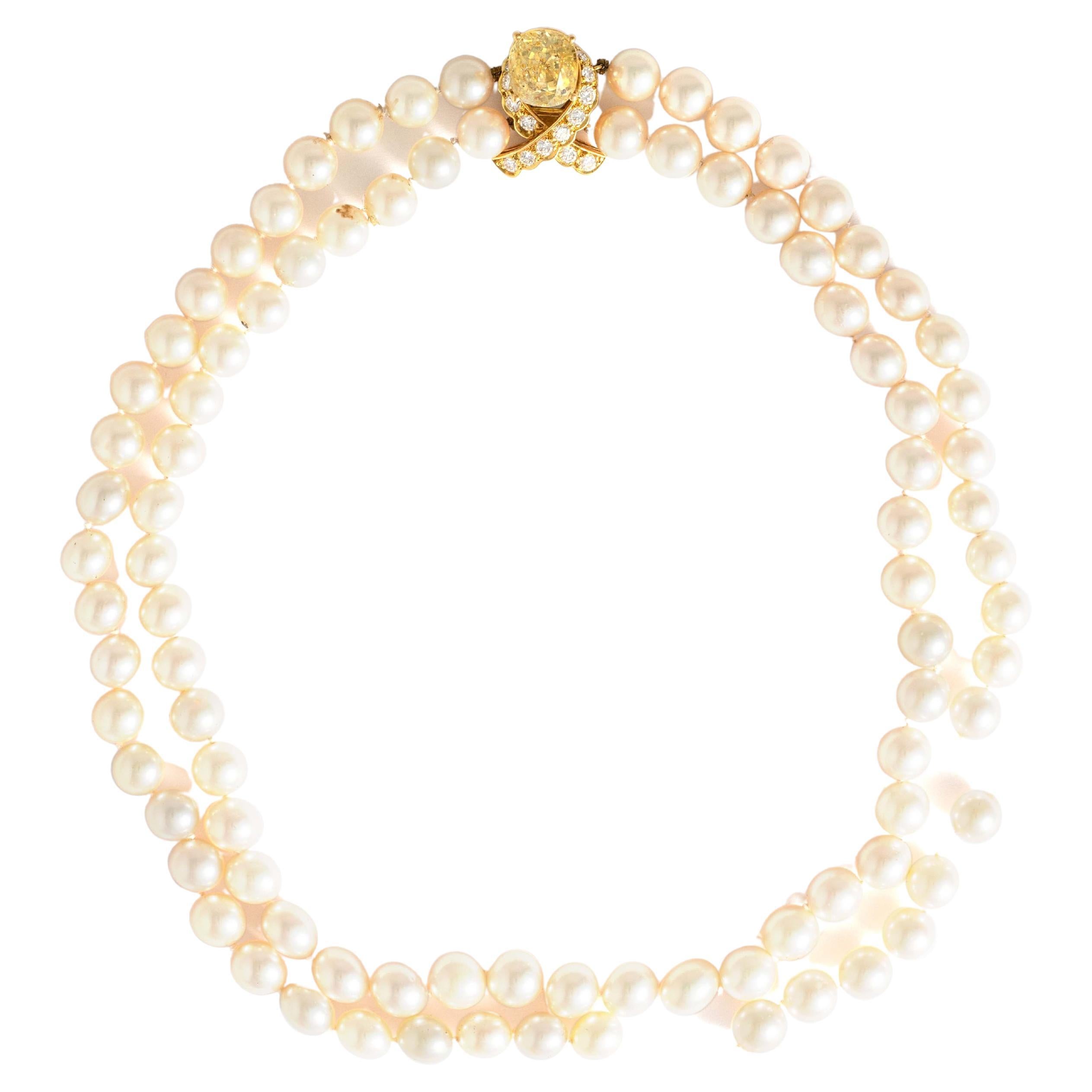 Yellow Sapphire Cushion shape estimated approximately 5.50 / 6.50 carats (treated) surrounded by round-cut Diamond on Yellow Gold 18K Clasp Cultured Pearl Necklace (pearl necklace is broken).

Gubelin maker's mark.
Dimension of the Sapphire: 10.19