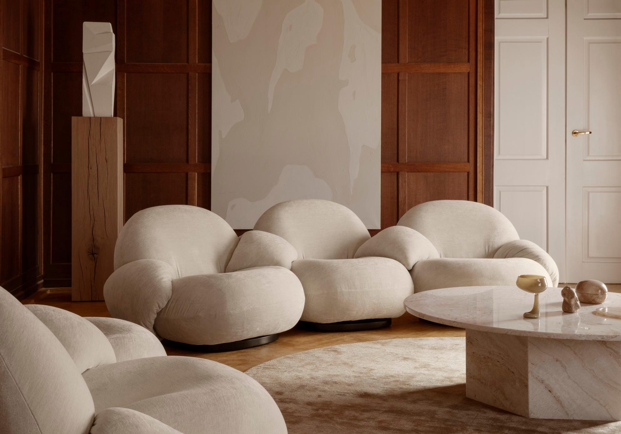 Gubi 2-Sitzer-Pacha-Sofa mit Armlehnen, entworfen von Pierre Paulin (Textil) im Angebot