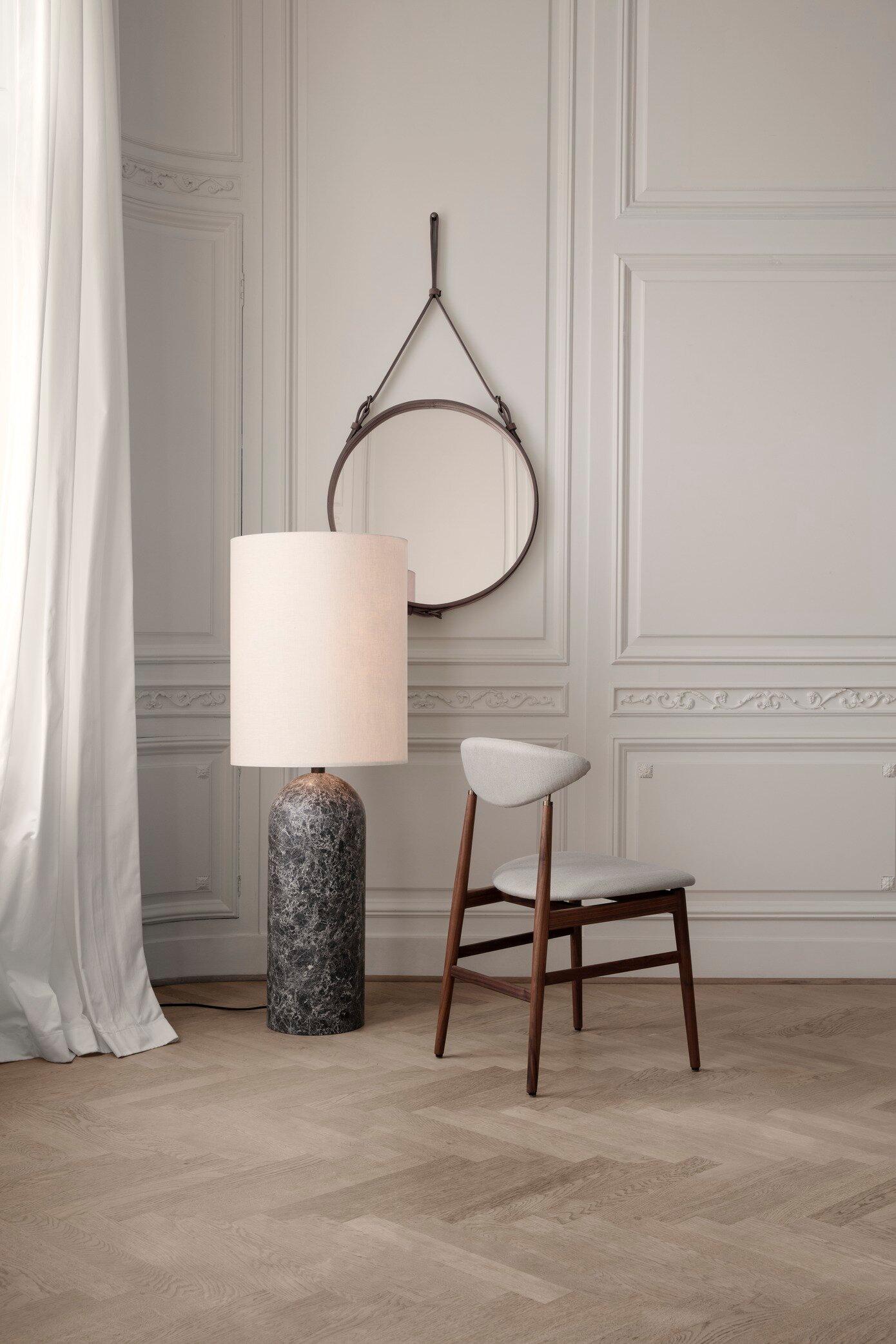 Gubi Adnet Espejo de pared de cuero negro Ø70 Diseñado por Jacques Adnet en Stock en Nuevo estado para la venta en New York, NY