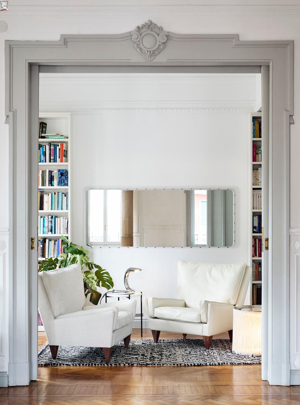Danois GUBI Adnet miroir mural en cuir crème 70 x 180 cm par Jacques Adnet en vente