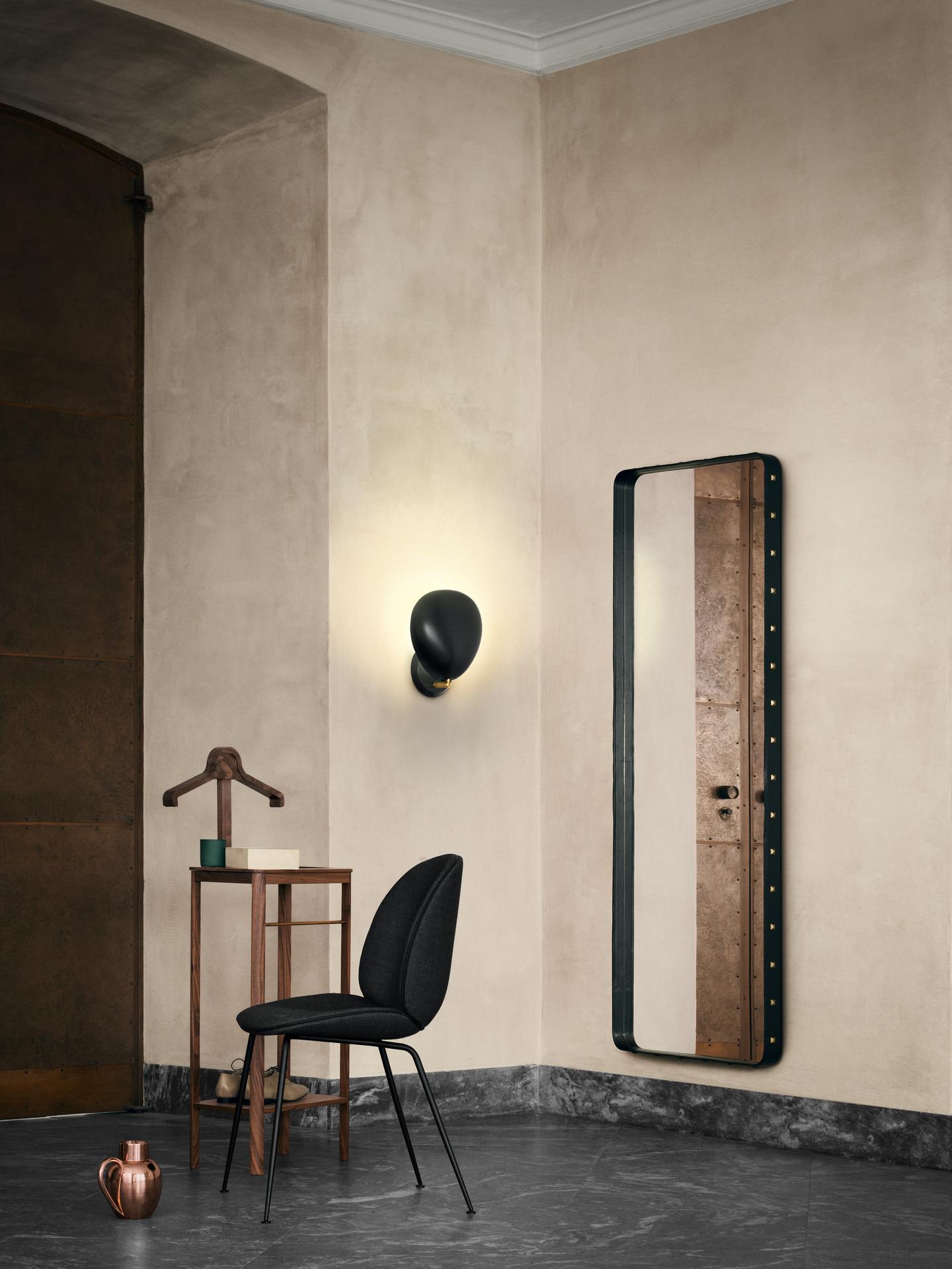 XXIe siècle et contemporain GUBI Adnet miroir mural en cuir crème 70 x 180 cm par Jacques Adnet en vente