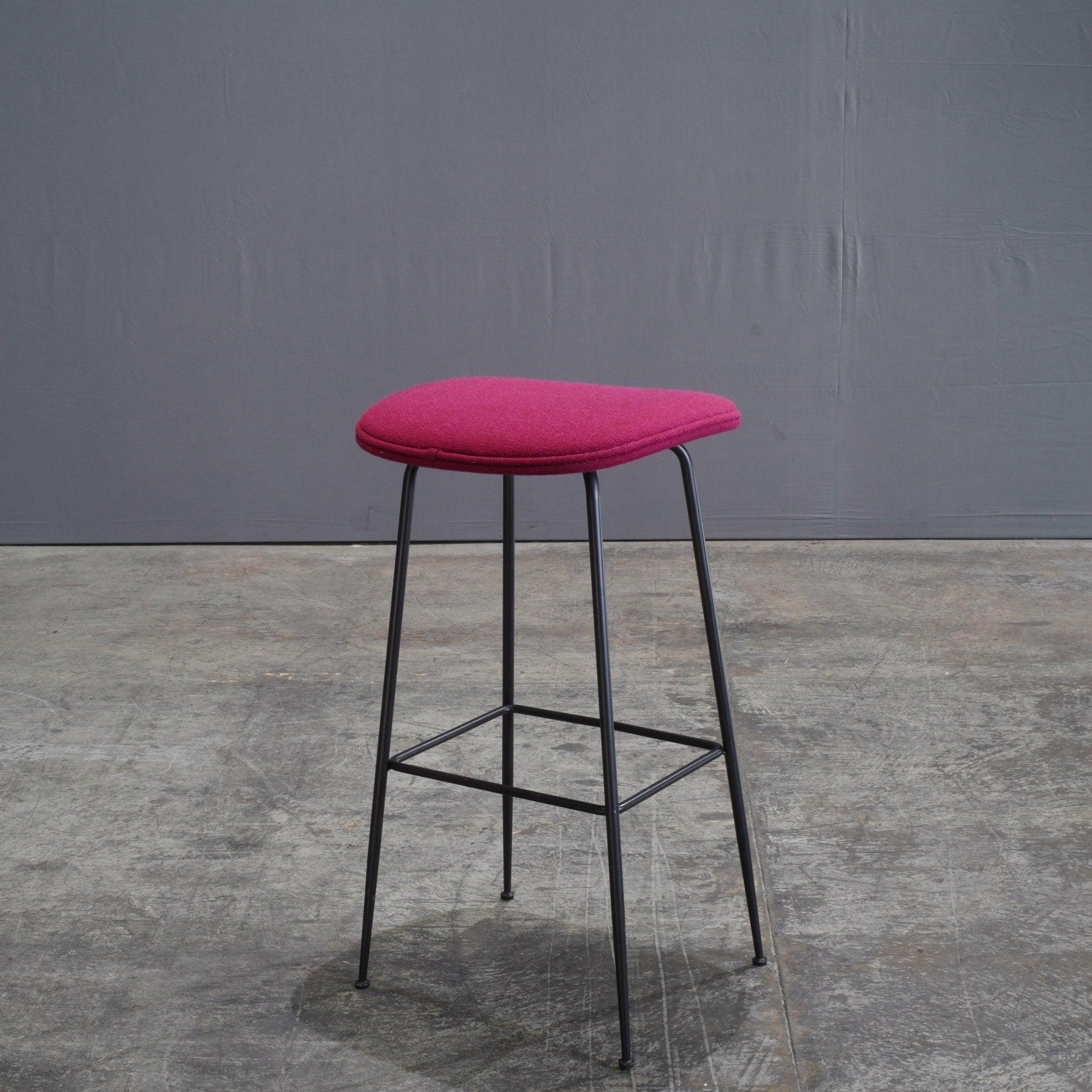Gubi-Barstuhl mit Käferkäfig von GamFratesi, gepolstert von Kvadrat (Dänisch) im Angebot
