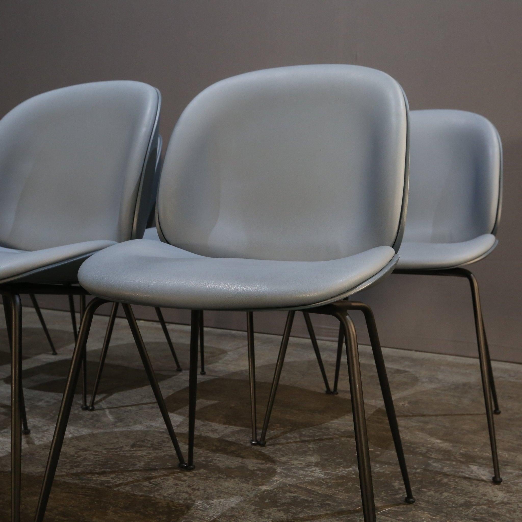 Silla de comedor Gubi Beetle by GamFratsei Moderno
