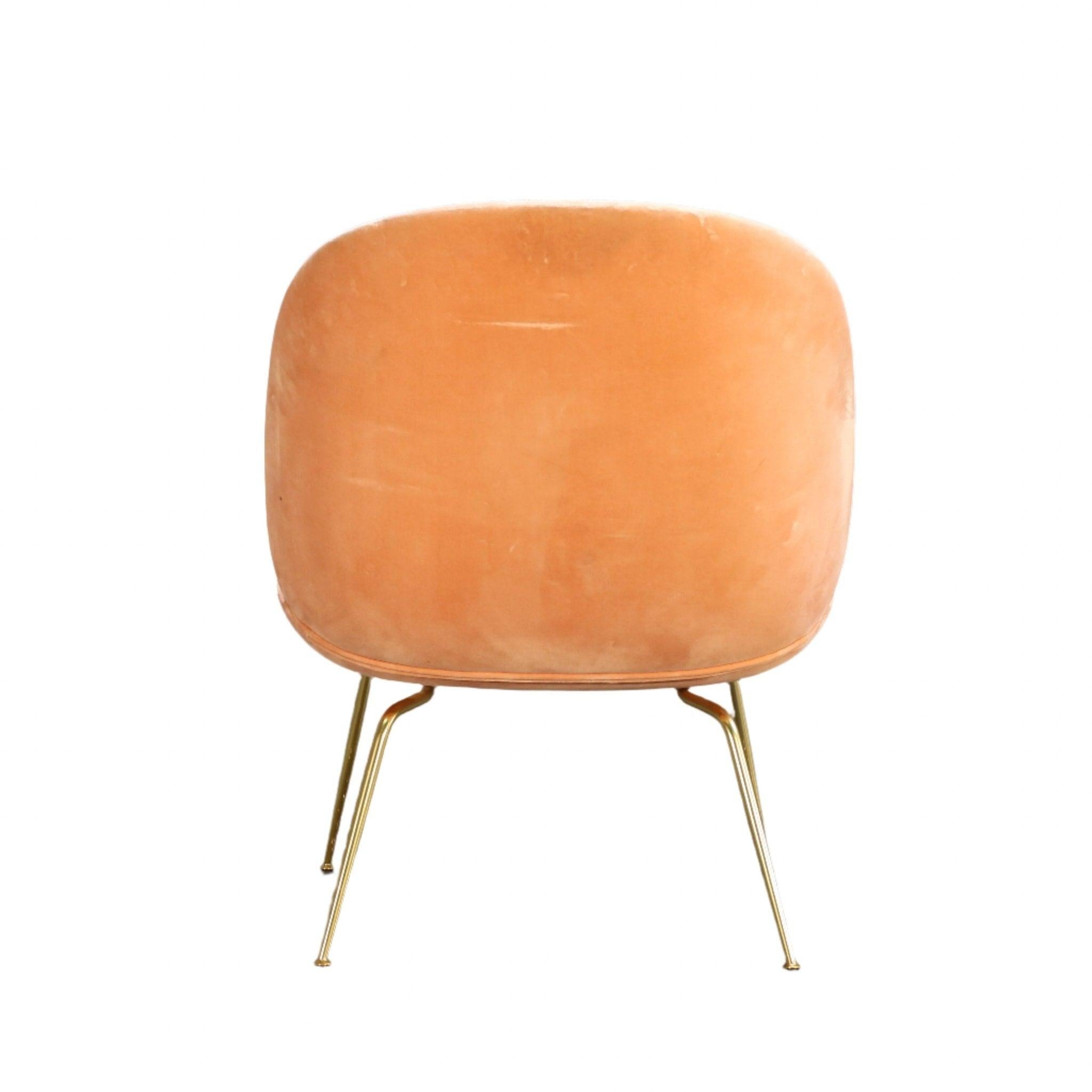 Gubi Beetle Rosa Samt-Loungesessel von GamFratsei im Angebot 4