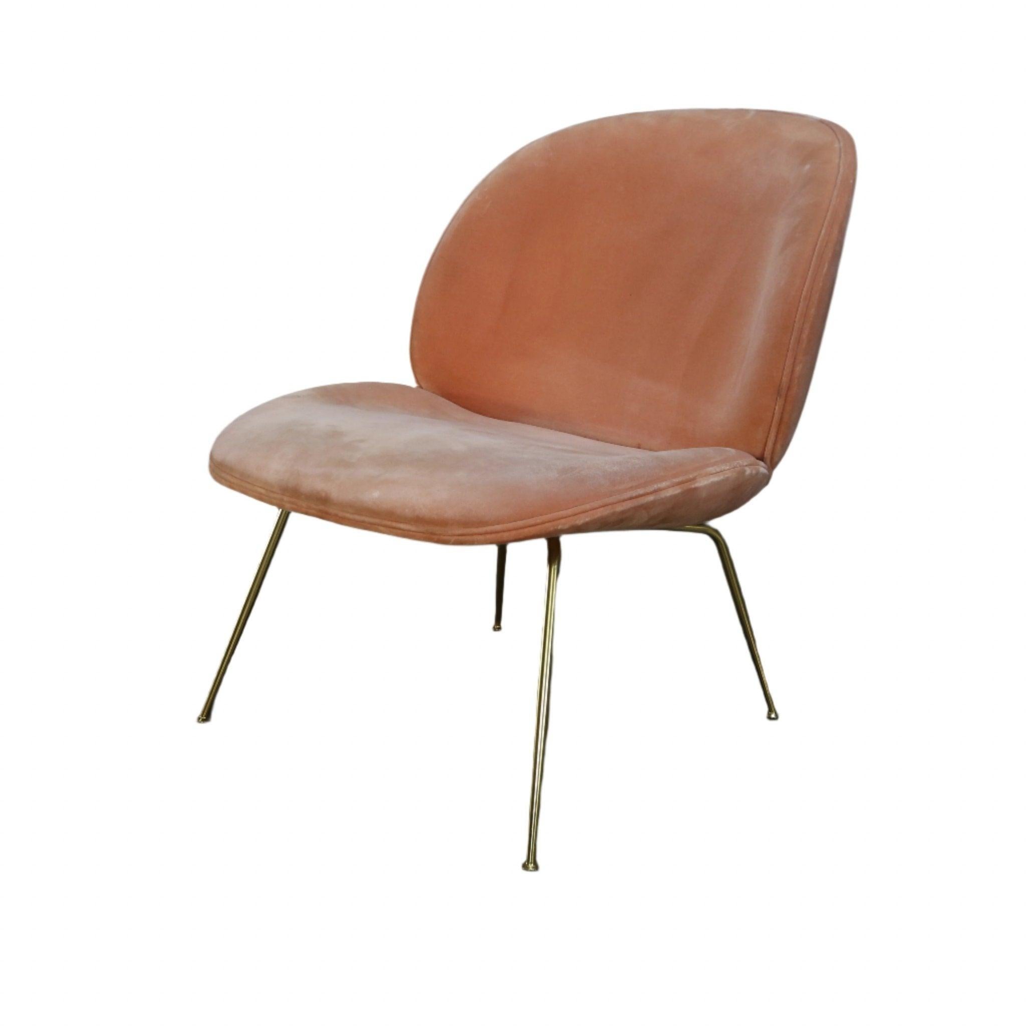Gubi Beetle Rosa Samt-Loungesessel von GamFratsei (Moderne) im Angebot