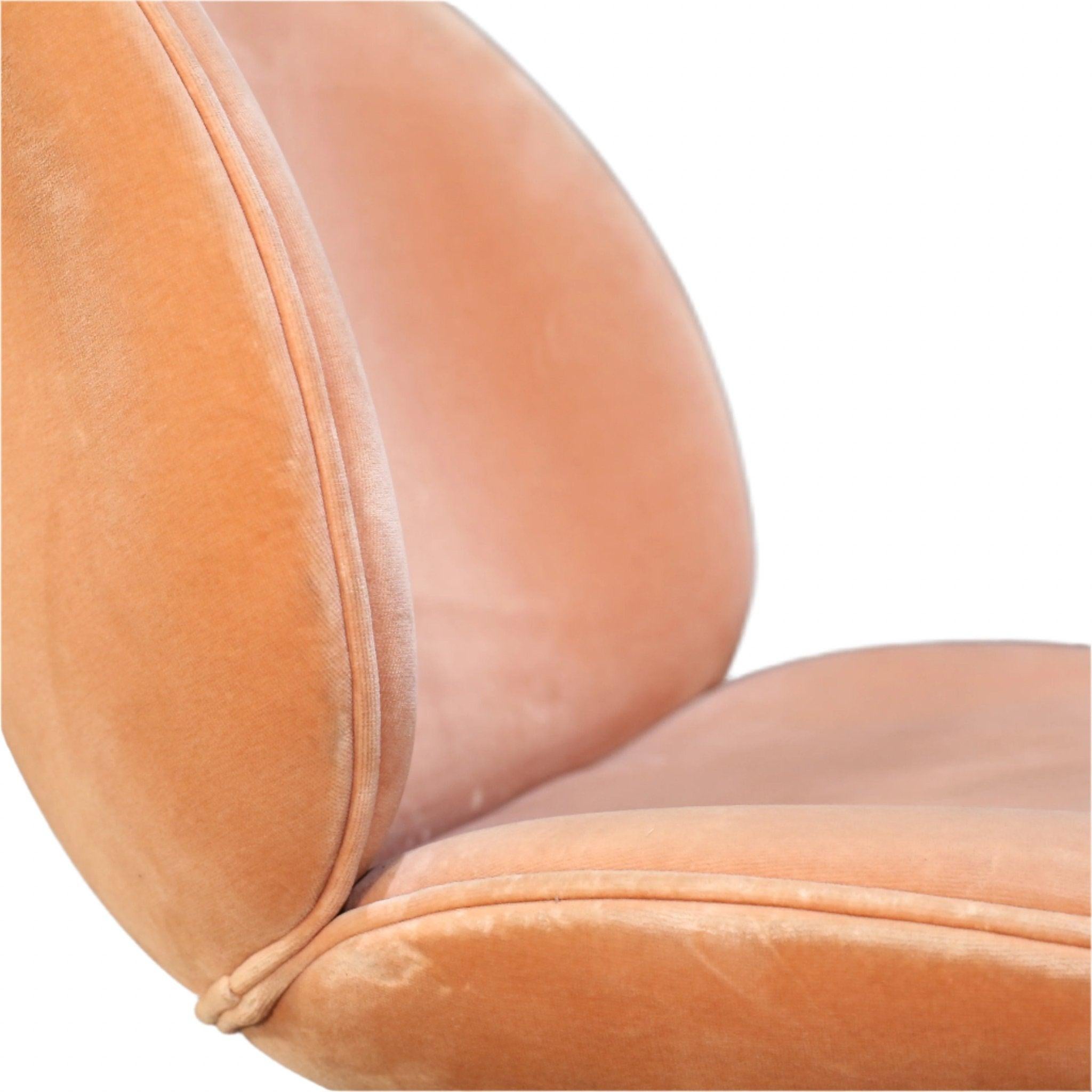 Gubi Beetle Rosa Samt-Loungesessel von GamFratsei im Zustand „Gut“ im Angebot in Basildon, London