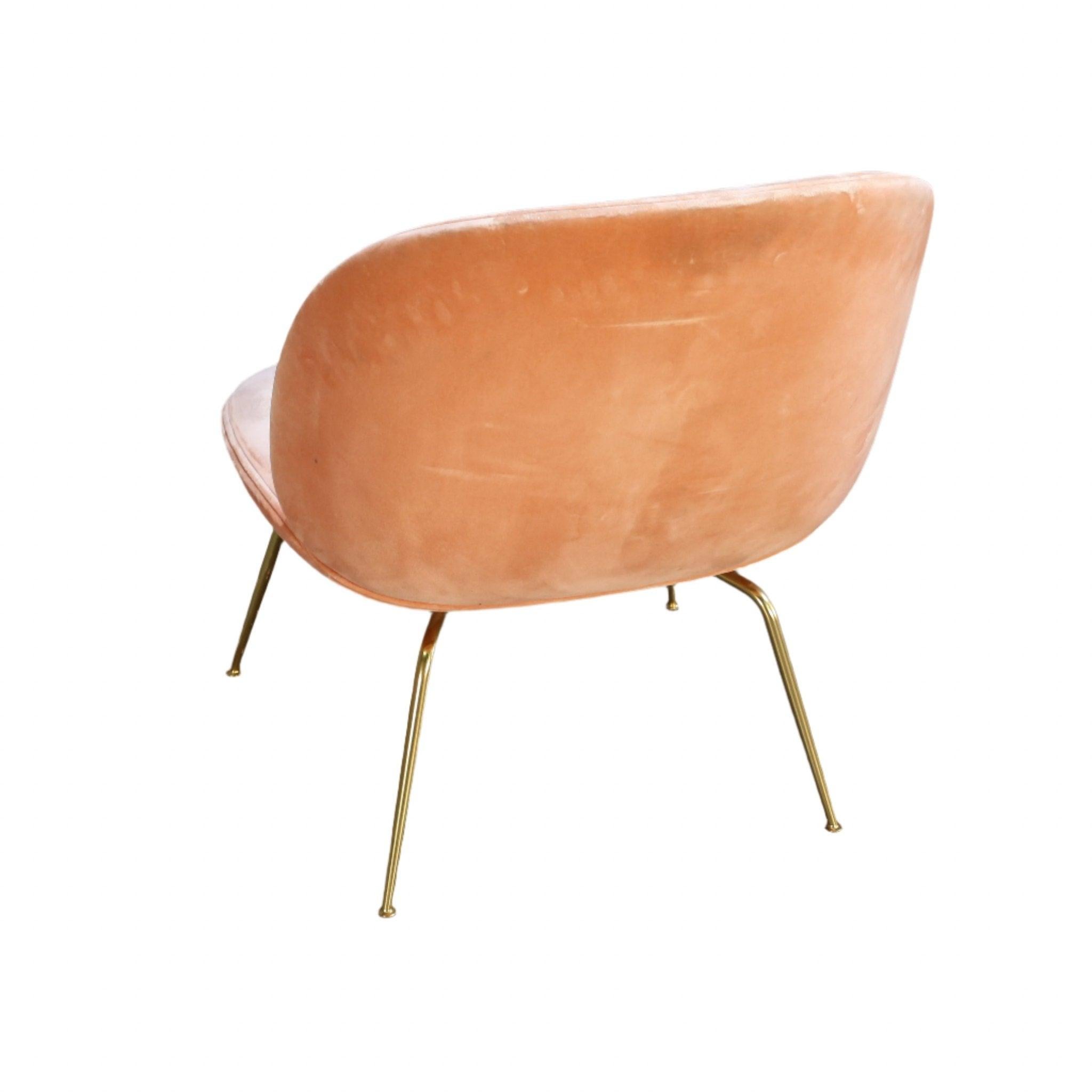 Gubi Beetle Rosa Samt-Loungesessel von GamFratsei im Angebot 1