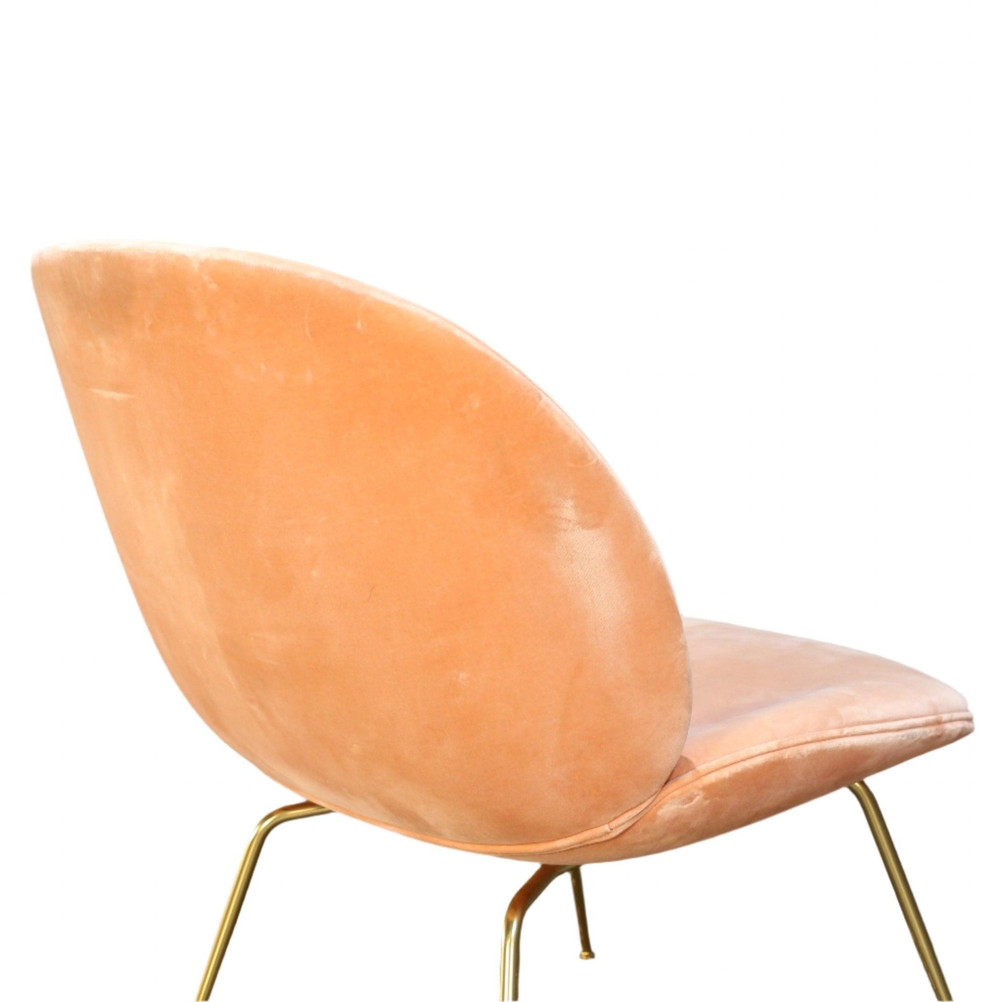 Gubi Beetle Rosa Samt-Loungesessel von GamFratsei im Angebot 2