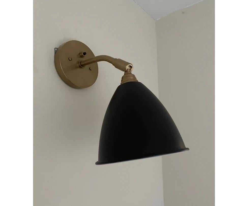 Bestlite lleva en producción continua desde 1930. Robert Dudley Best creó Bestlite design. Estaba muy influido por la Bauhaus. En los últimos 80 años, la gente ha apreciado las lámparas y decoran muchos hogares, hoteles y restaurantes de todo el
