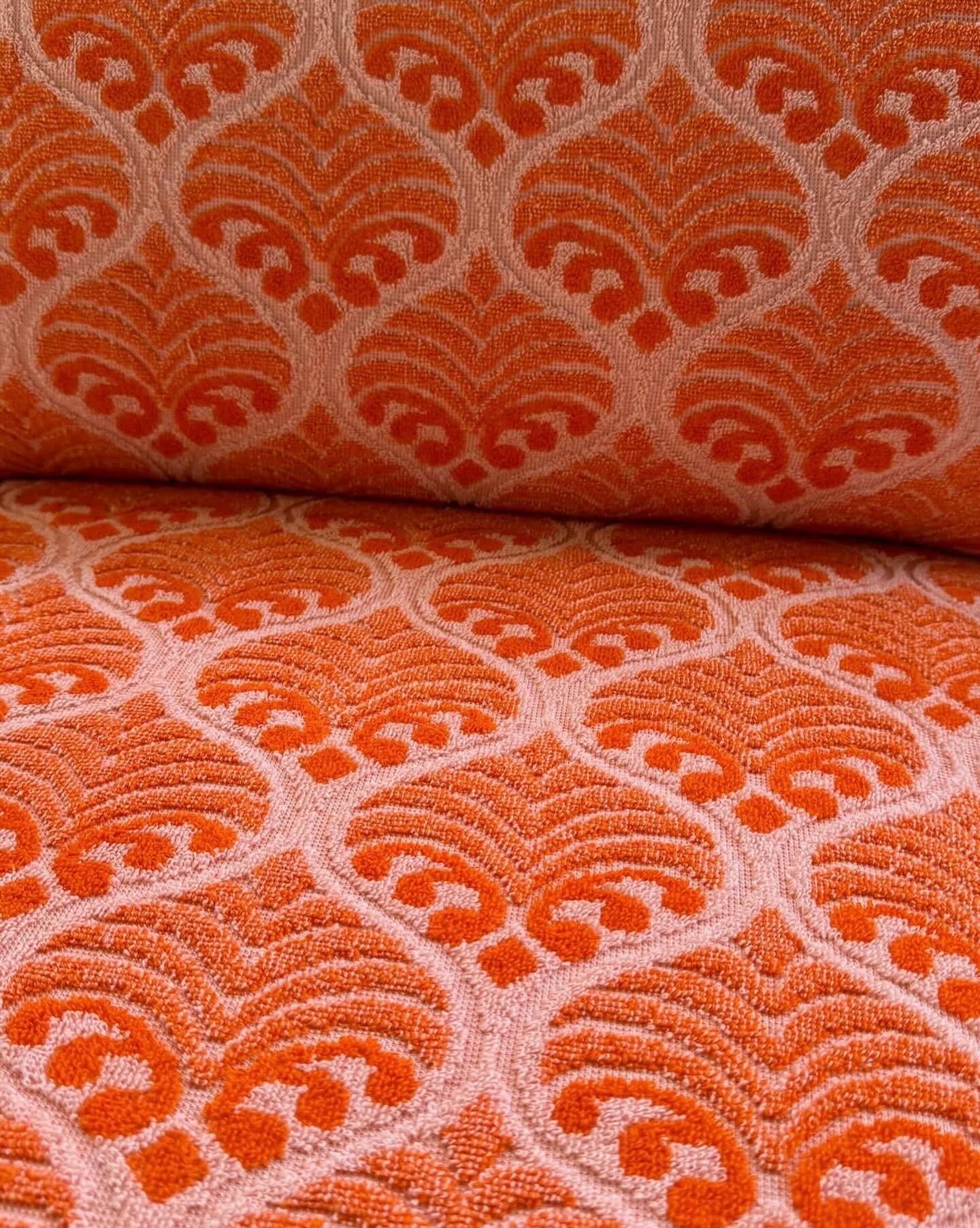 Danese Gubi Sedia Bohemian 72 con cuscini in asciugamano The Row, due sedie disponibili in vendita