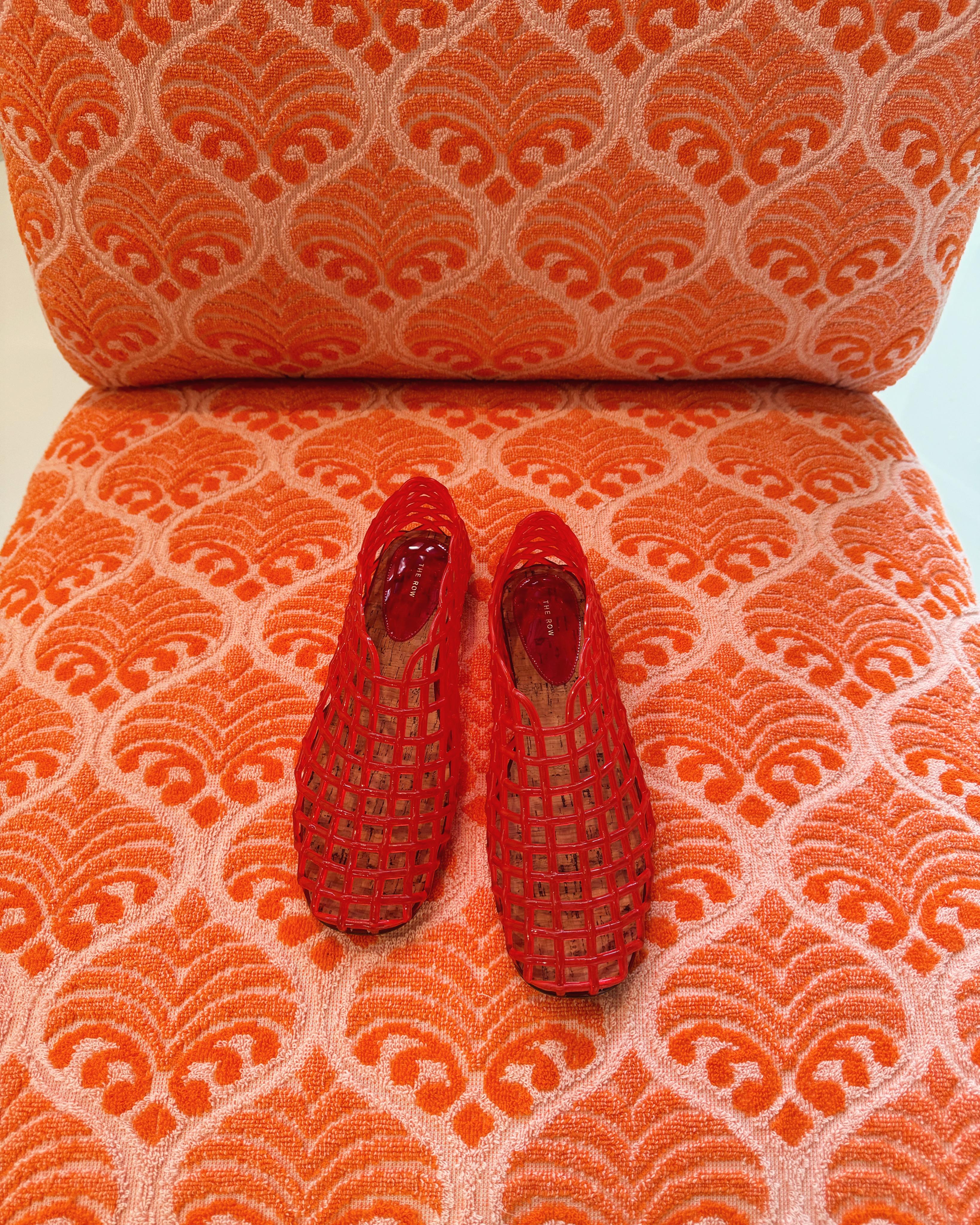 Gubi Sedia Bohemian 72 con cuscini in asciugamano The Row, due sedie disponibili in vendita 1