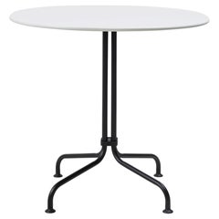 Gubi Carmel Bistro-Esstisch für den Außenbereich in Muschelweiß von OEO Studio