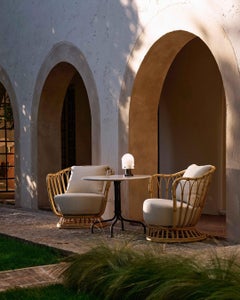 Gubi Carmel Bistro-Esstisch für den Außenbereich in Rock Red von OEO Studio