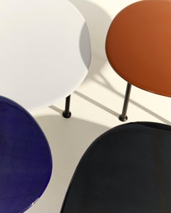 Gubi Carmel Hoher Coﬀee-Tisch in Pazifikblau von OEO Studio