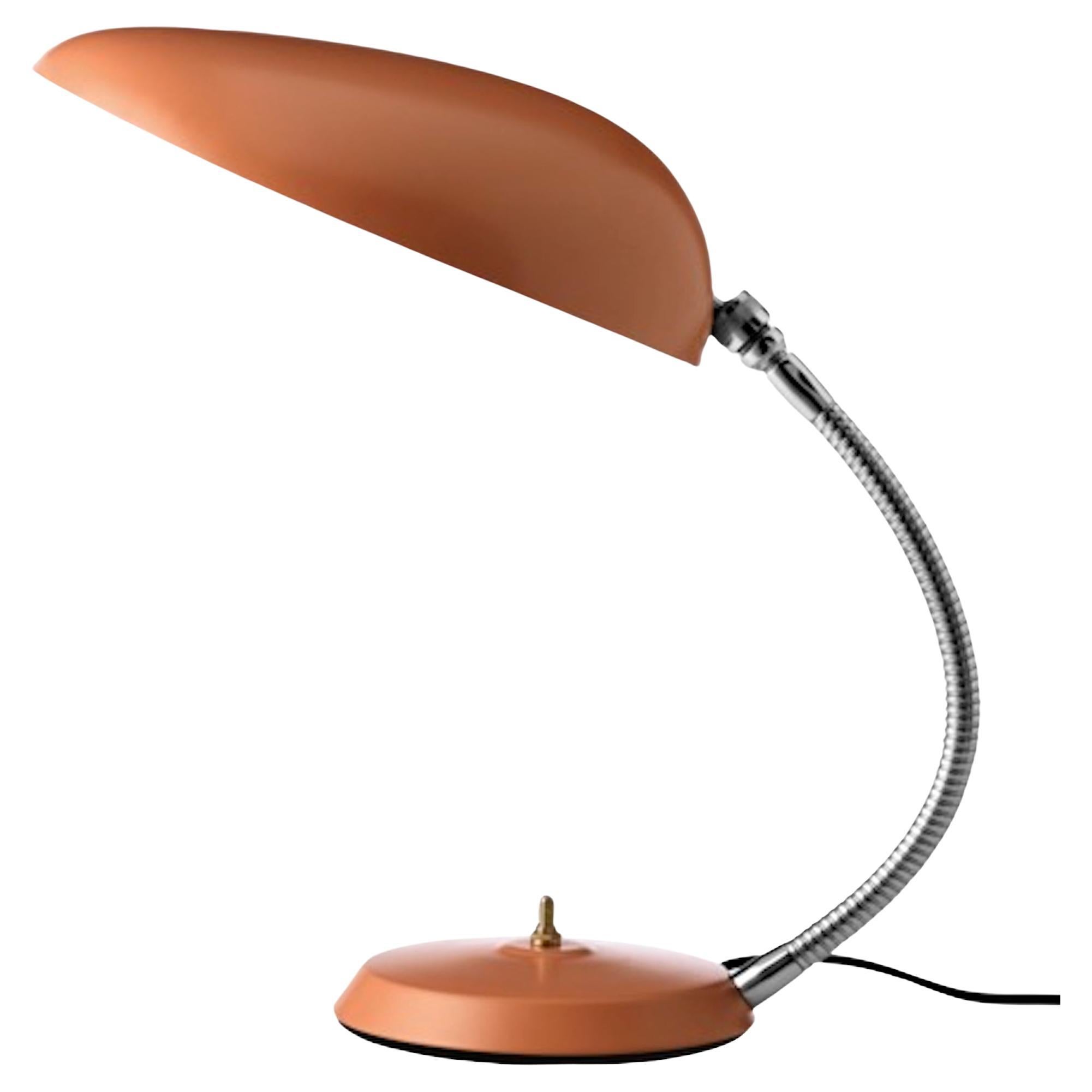 The authentic Cobra table lamp is of the most iconic designs by Greta M. Grossman. The table lamp was originally designed in the 1950s and takes its name from the shape of the oval shade, which is reminiscent of a cobra's neck. Due to its