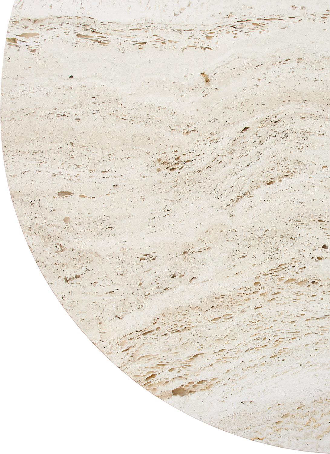 GUBI Epic Table à manger Neutre Blanc Travertin Ø130 cm par GamFratesi en vente 6