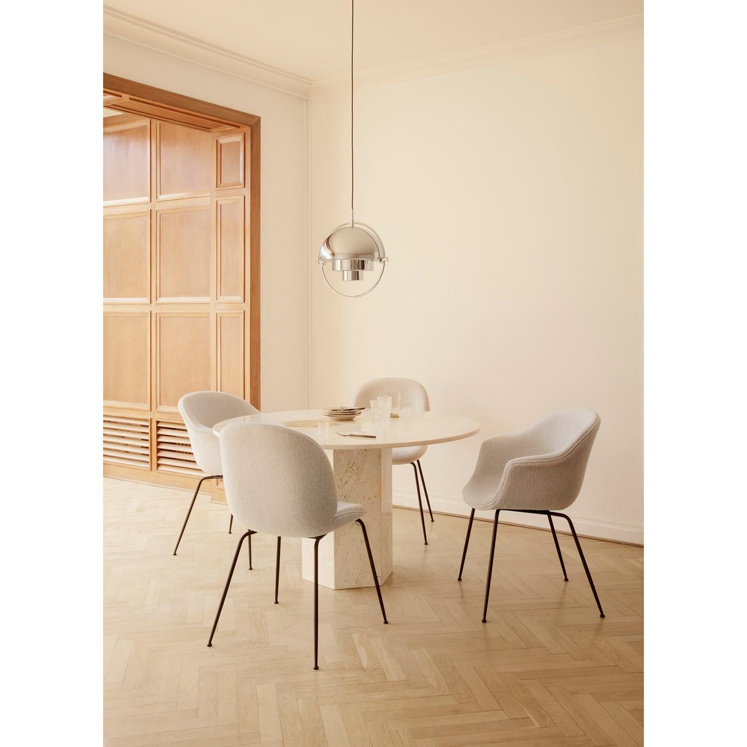 italien GUBI Epic Table à manger Neutre Blanc Travertin Ø130 cm par GamFratesi en vente